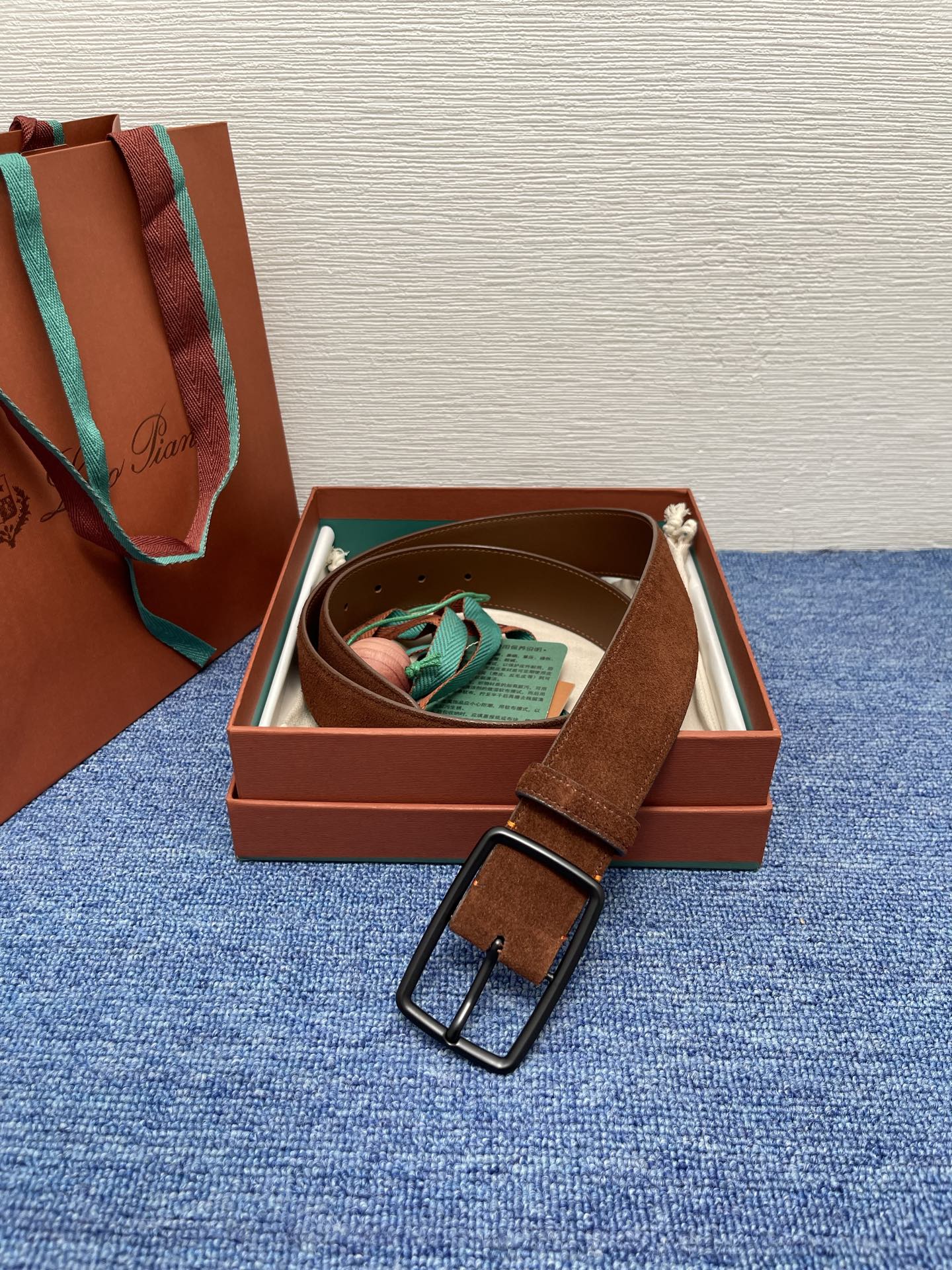 品牌：Loro Piana（诺悠翩雅）正品尺寸经典男士休闲腰带，柔软alsavel制成，镀钯金属扣带有L
