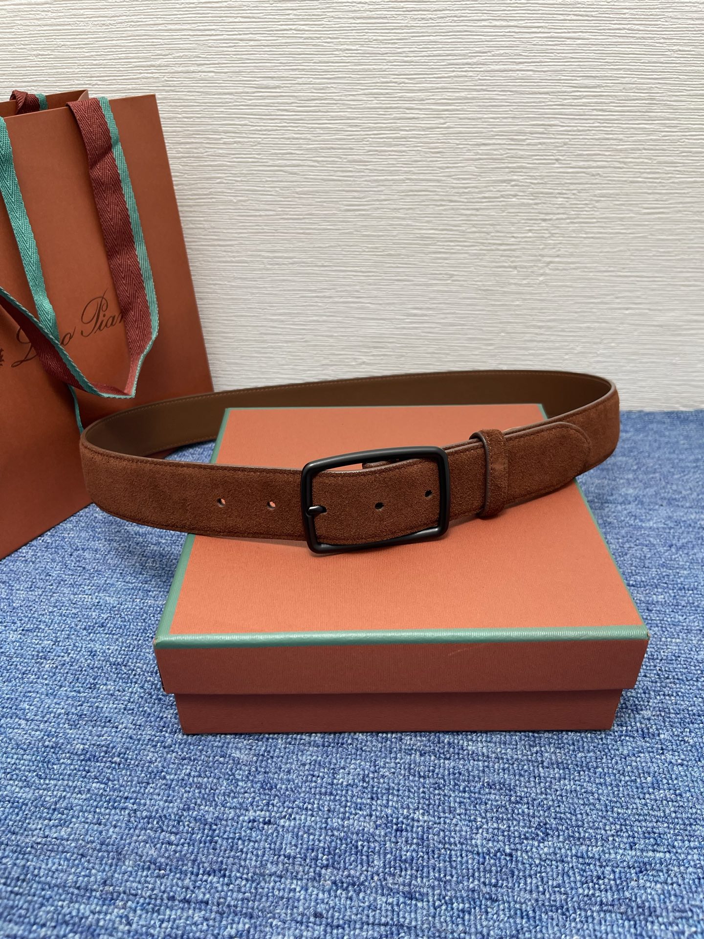 品牌：Loro Piana（诺悠翩雅）正品尺寸经典男士休闲腰带，柔软alsavel制成，镀钯金属扣带有L