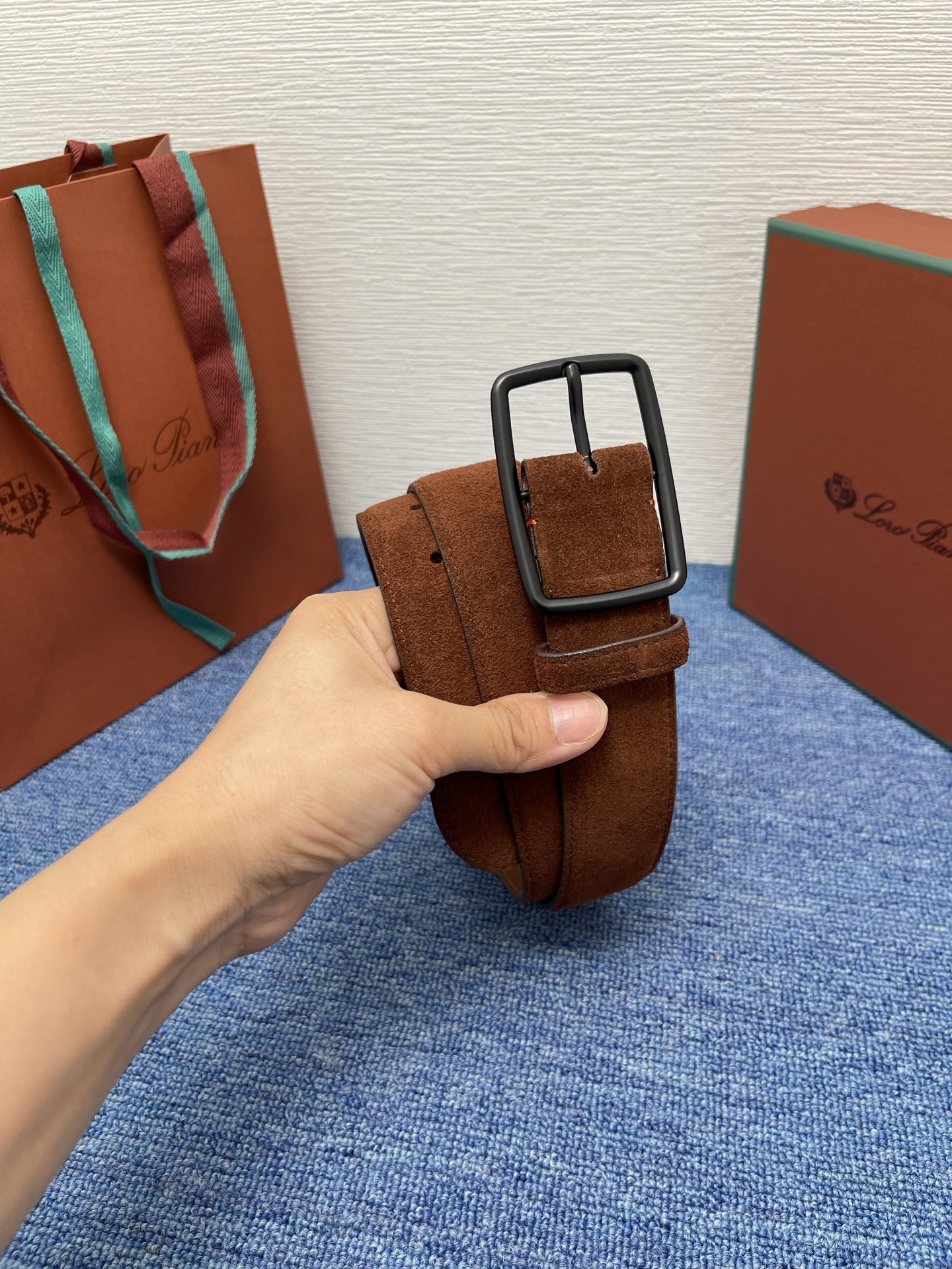 品牌：Loro Piana（诺悠翩雅）正品尺寸经典男士休闲腰带，柔软alsavel制成，镀钯金属扣带有L