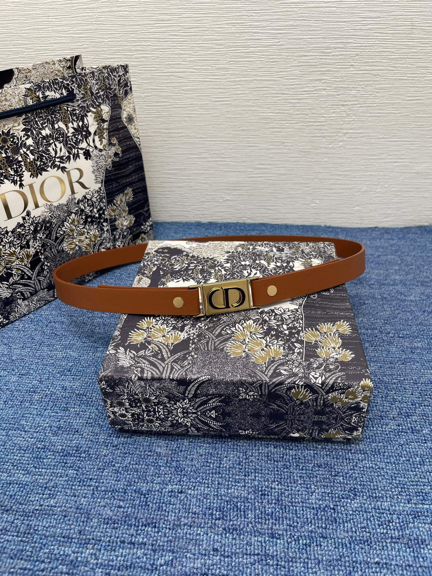 30 Montaigne Treasure 腰带 20 毫米棕色光滑牛皮革编号: B0699QMOD_M