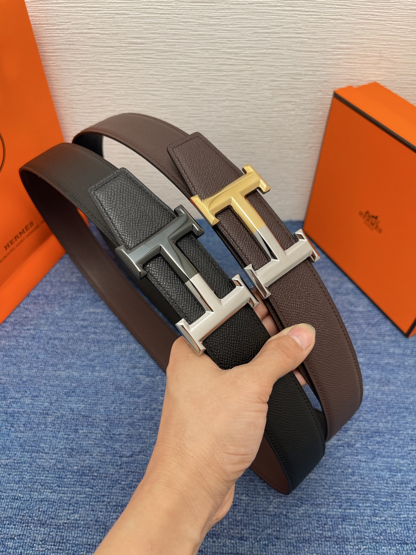 🔴 【品牌】爱马仕 🔴 【描述】采用高级真皮精制而成，触感厚实，饰以商标带扣。腰带为意大利尺寸，请在购买