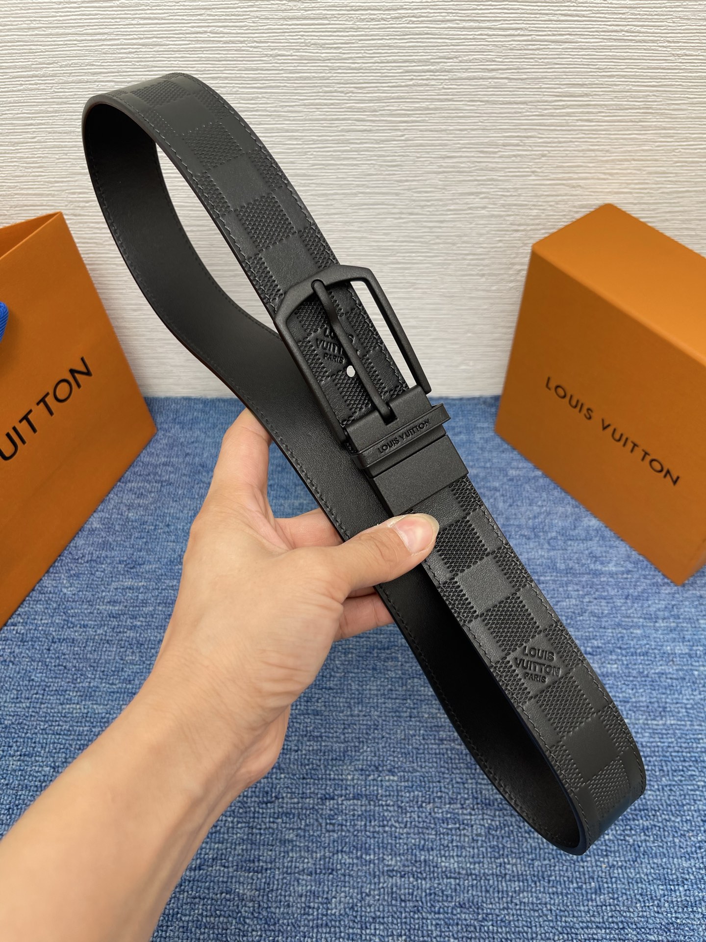 【LOUIS VUITTON驴牌】：经典原单品质，新款压格子原版平纹底，搭配原单精品针扣，精工制作，细节