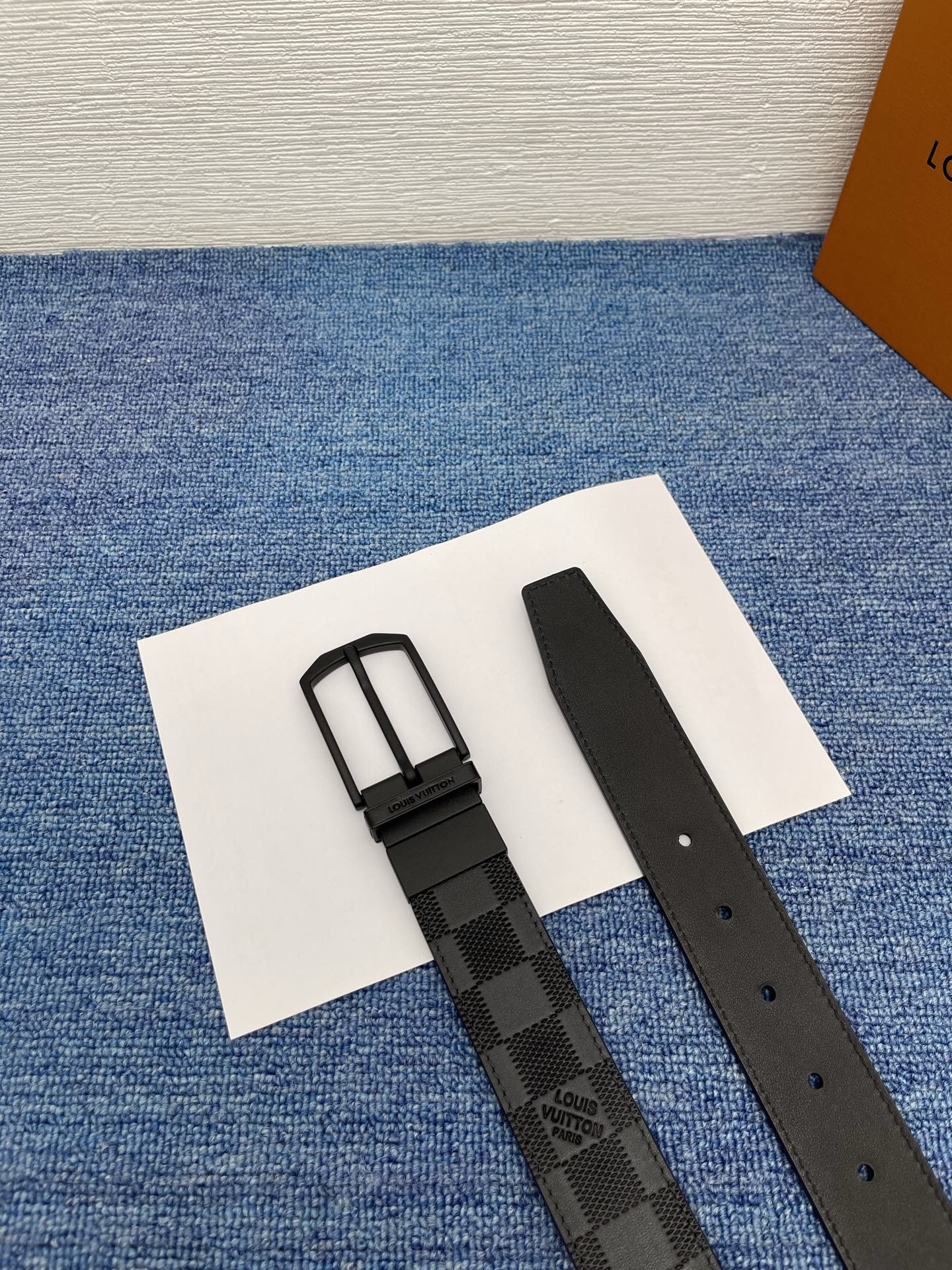 【LOUIS VUITTON驴牌】：经典原单品质，新款压格子原版平纹底，搭配原单精品针扣，精工制作，细节
