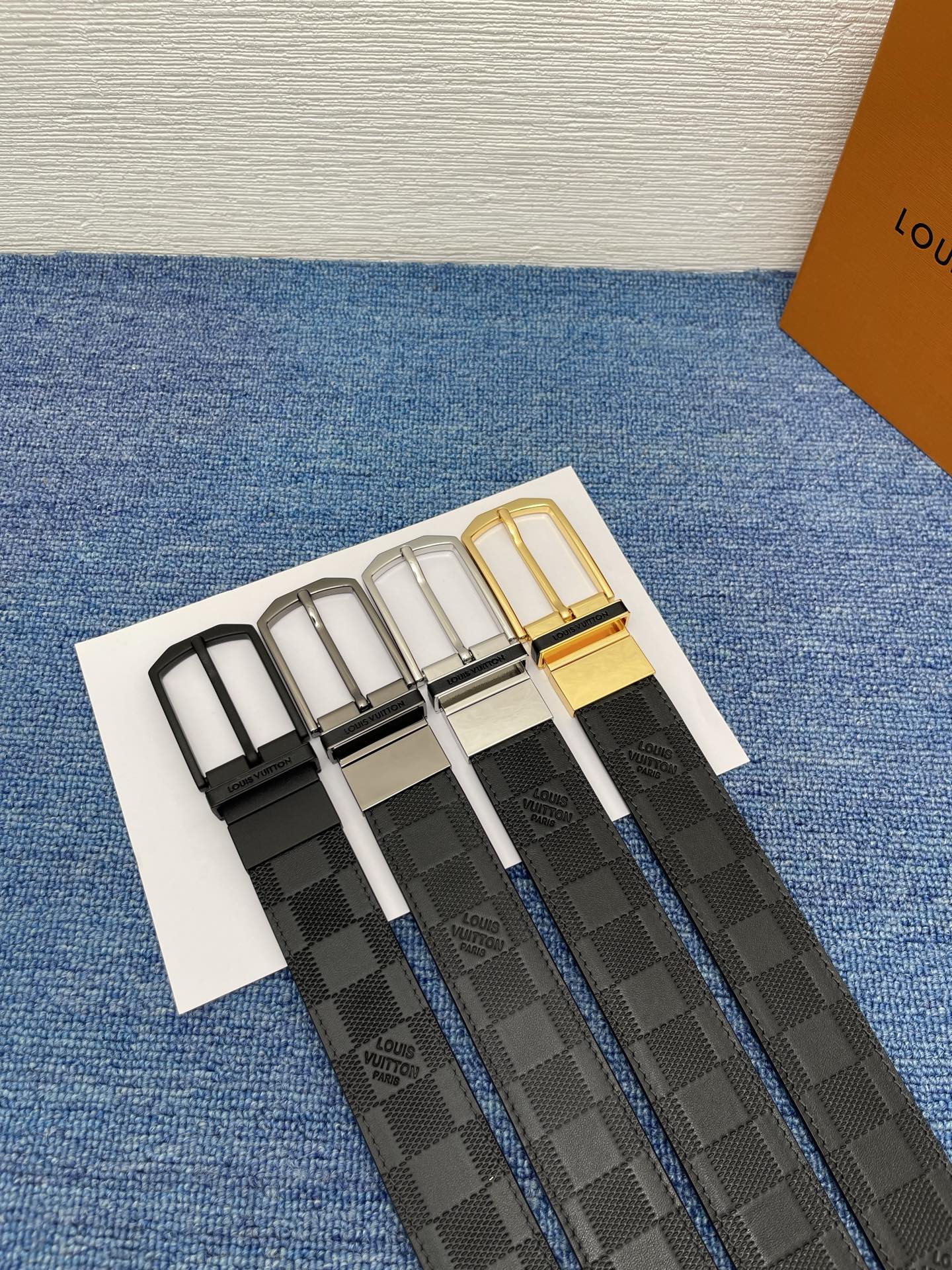 【LOUIS VUITTON驴牌】：经典原单品质，新款压格子原版平纹底，搭配原单精品针扣，精工制作，细节