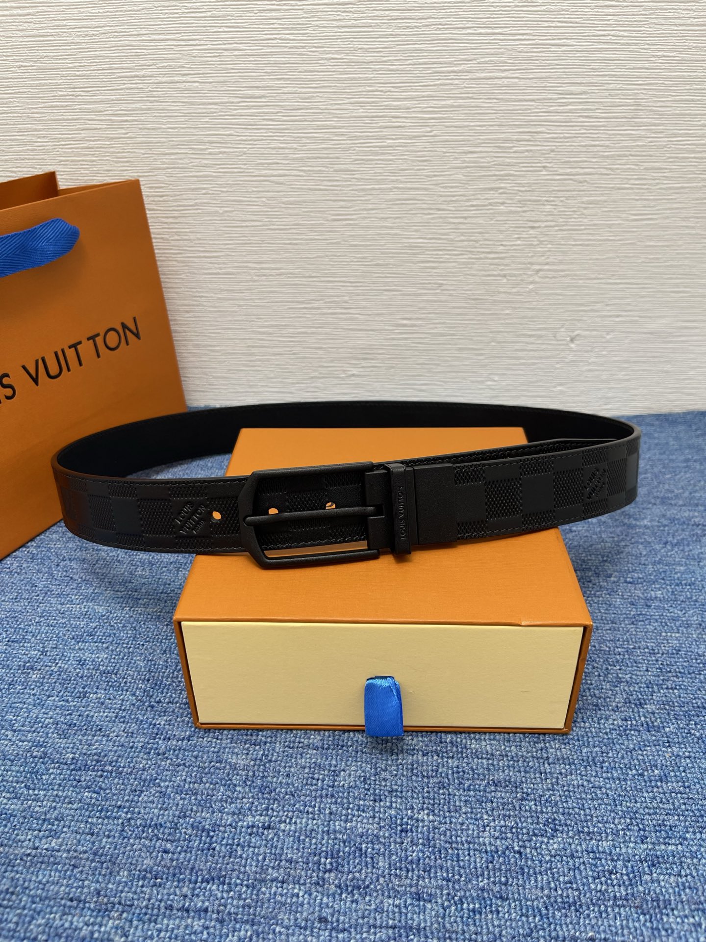 【LOUIS VUITTON驴牌】：经典原单品质，新款压格子原版平纹底，搭配原单精品针扣，精工制作，细节