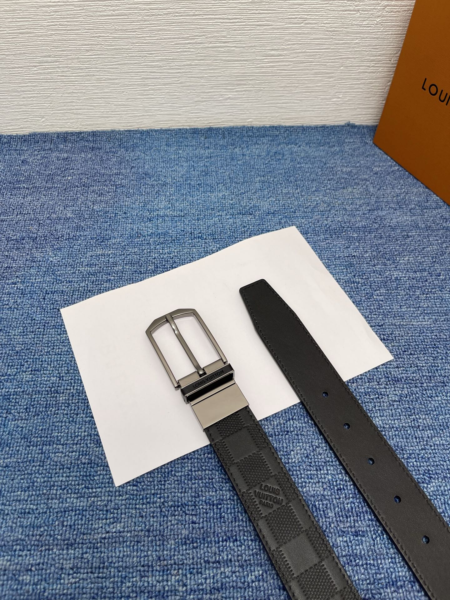 【LOUIS VUITTON驴牌】：经典原单品质，新款压格子原版平纹底，搭配原单精品针扣，精工制作，细节