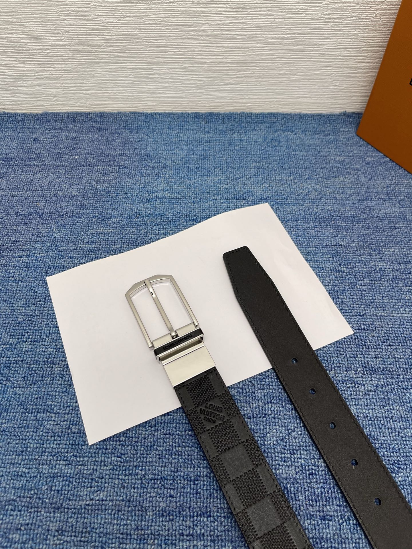 【LOUIS VUITTON驴牌】：经典原单品质，新款压格子原版平纹底，搭配原单精品针扣，精工制作，细节