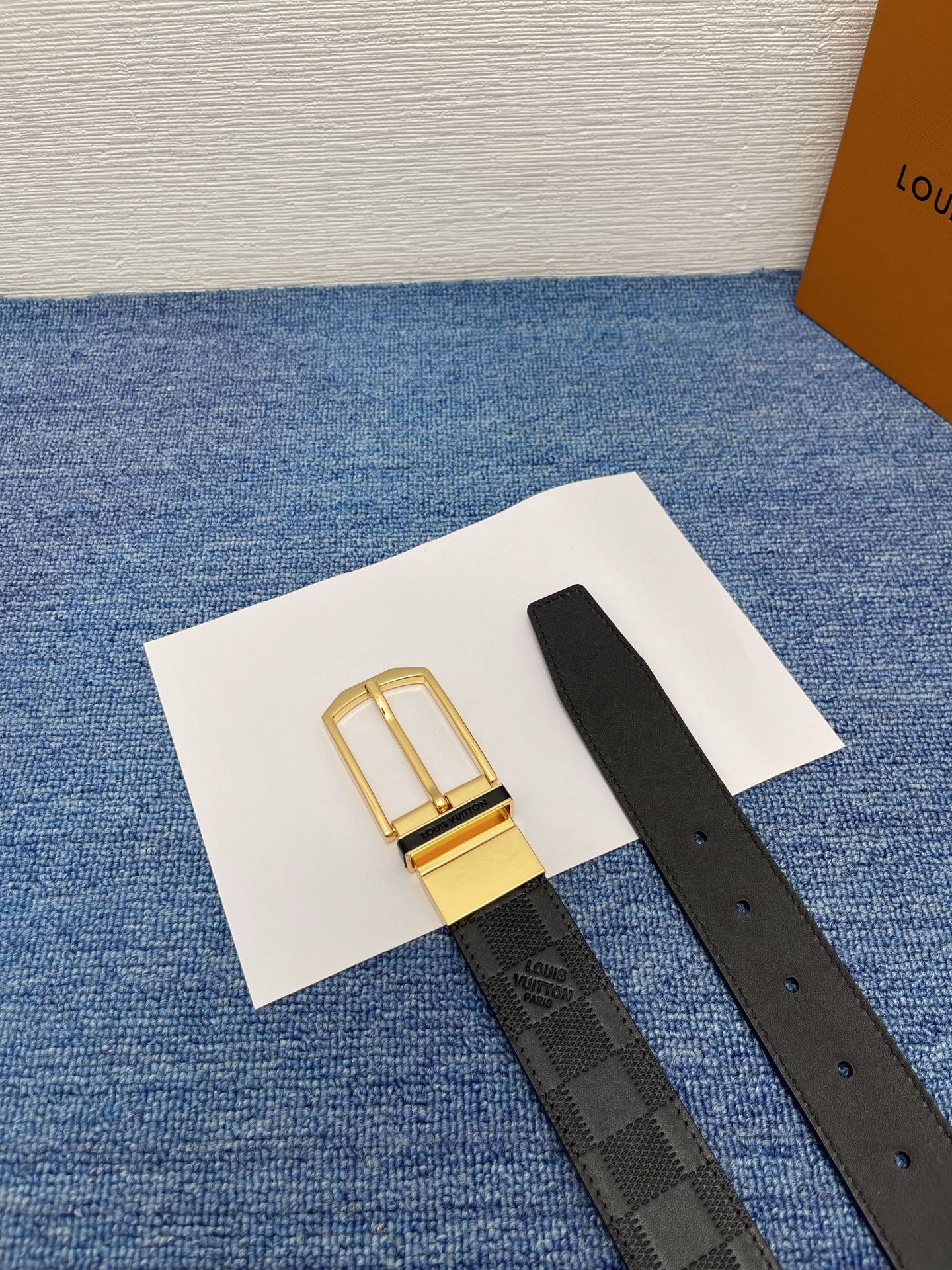 【LOUIS VUITTON驴牌】：经典原单品质，新款压格子原版平纹底，搭配原单精品针扣，精工制作，细节