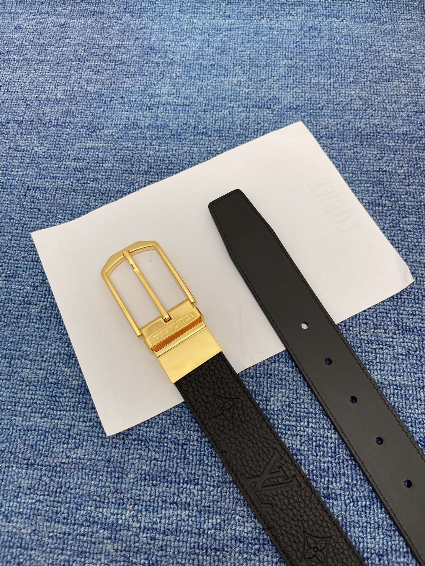 【LOUIS VUITTON驴牌】：经典原单品质，新款荔枝纹原版平纹底，搭配原单精品针扣，精工制作，细节