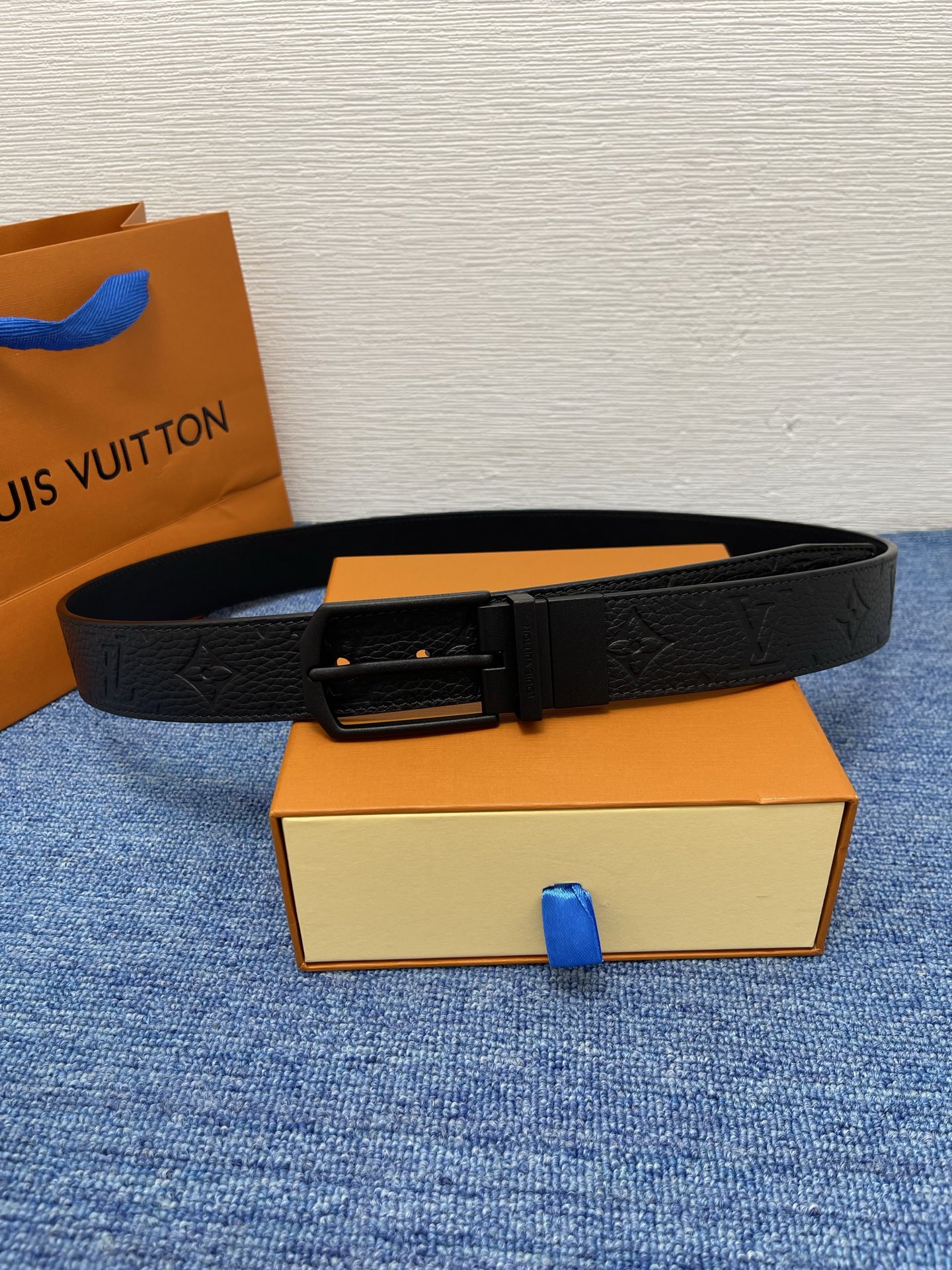 【LOUIS VUITTON驴牌】：经典原单品质，新款荔枝纹原版平纹底，搭配原单精品针扣，精工制作，细节