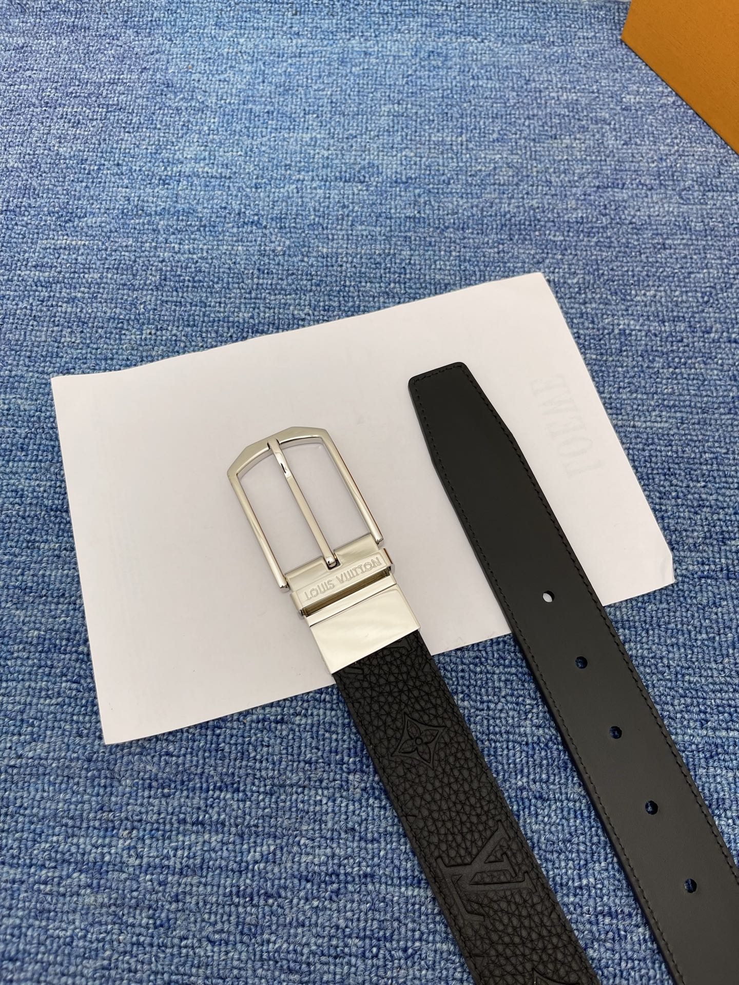 【LOUIS VUITTON驴牌】：经典原单品质，新款荔枝纹原版平纹底，搭配原单精品针扣，精工制作，细节