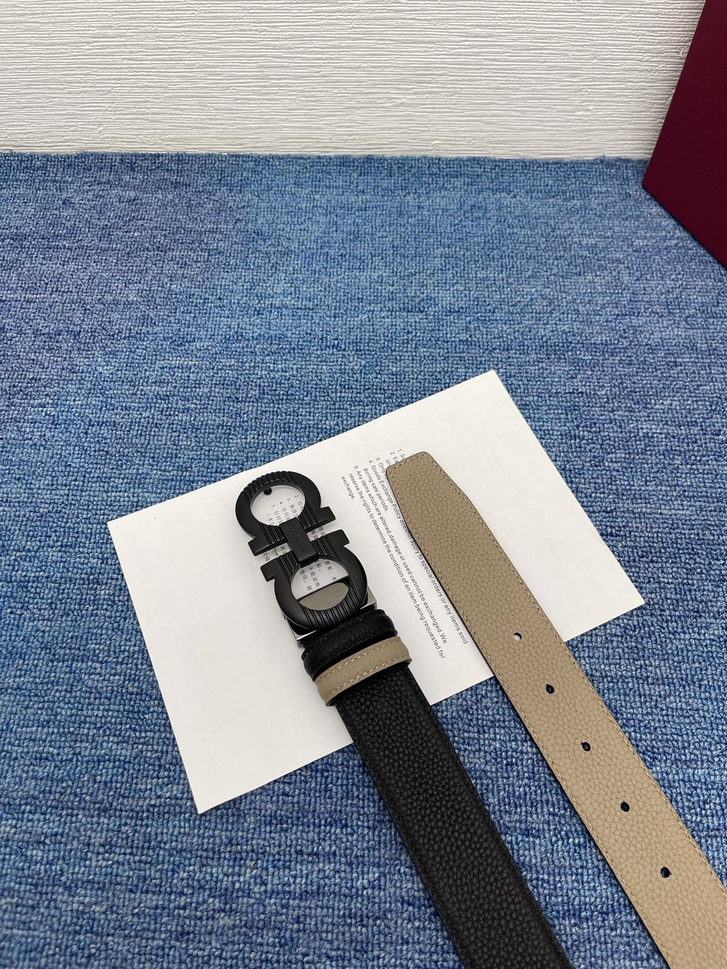 🔴 【品牌】菲拉.格慕 3.5cm. 🔴 【描述】这款皮带采用牛皮压纹皮革材质，颇具都市风范，细节充满动