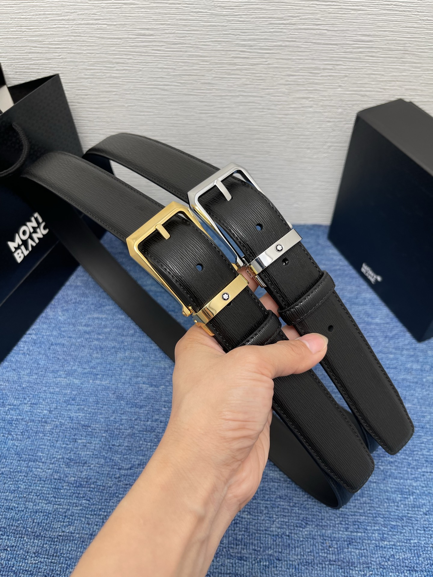 🔴 【品牌】万宝龙 🔴 【描述】双面原版皮，这款饰有带扣的腰带配以水牛皮衬里，覆以Monogram 牛皮