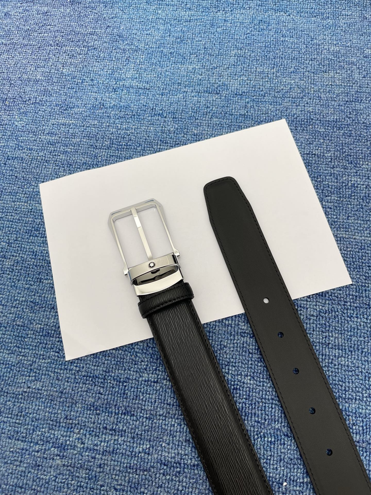 🔴 【品牌】万宝龙 🔴 【描述】双面原版皮，这款饰有带扣的腰带配以水牛皮衬里，覆以Monogram 牛皮