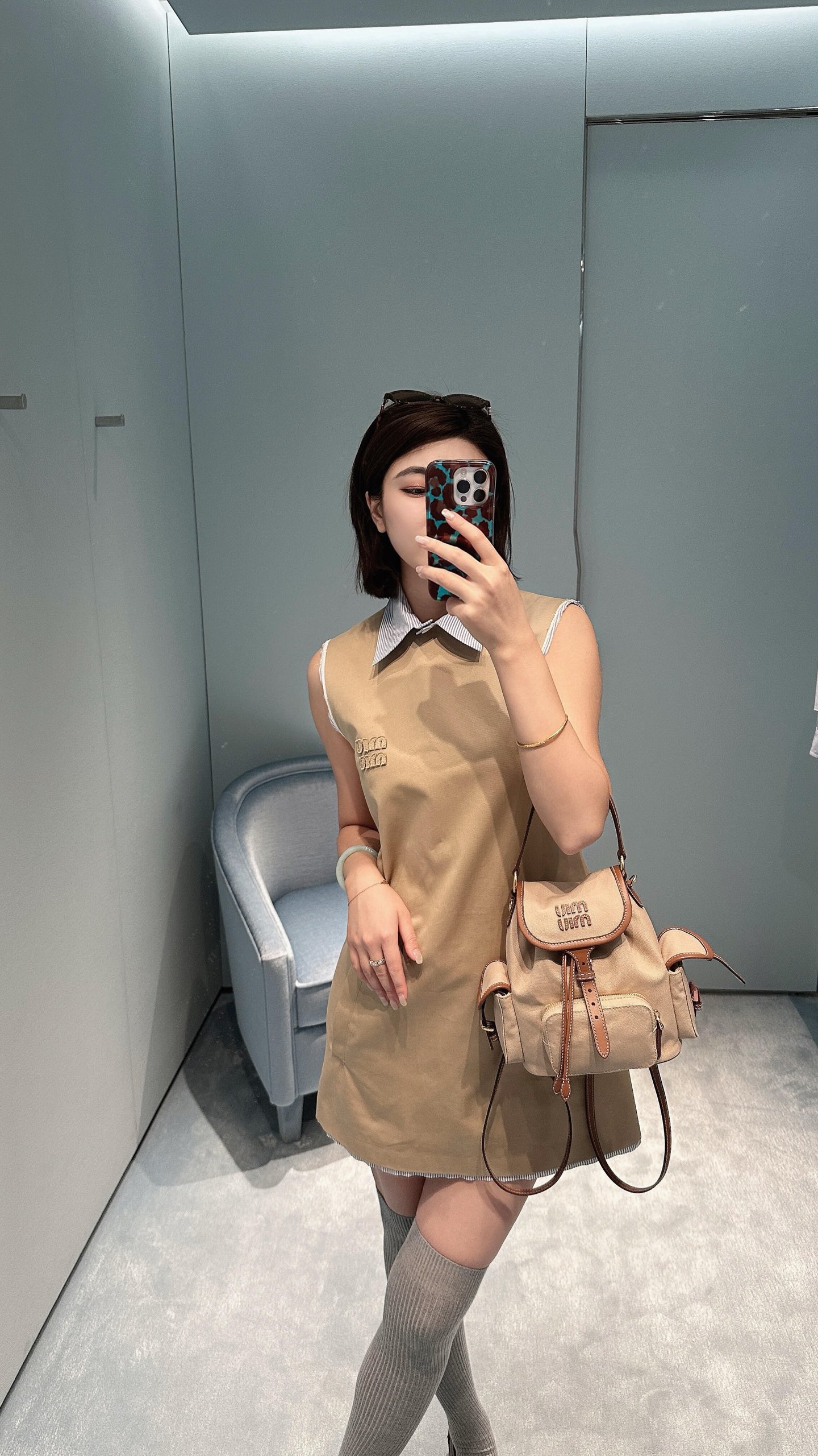 NO:757879,Miu*26Ss early spring new style Polo collar raw edge sleeveless dress丨Exclusively developed by yb!  Top quality production!  Selecting crisp fabrics, the silhouette is neat and not flattering on the figure; the blue and white striped collar is spliced ​​to break the monotony of solid colors; the embroidered logo on the chest is low-key to highlight the identity, and the design of raw edges and side pockets takes into account both aesthetics and practicality. Every detail tells the Miu-style girly aesthetics. Ready for sale S/M/L,, miumiu, skirts,19860909Miu*26Ss早春新款 Polo领毛边饰无袖连衣裙丨独家yb开发！顶级高版出品！甄选挺括面料,廓形利落不挑身材；蓝白条纹领部拼接,打破纯色单调；胸前刺绣logo低调彰显身份,毛边饰边与侧袋设计兼顾美学与实用,每一处细节都在诉说Miu式少女美学.现货发售S/M/L,,miumiu,skirts,,Women's clothing