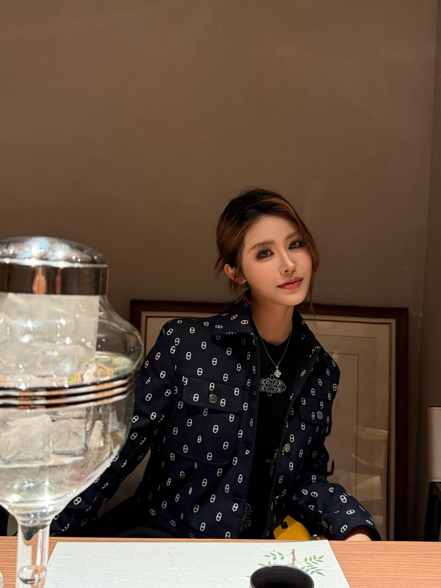 NO:760849,Her* 26Ss early spring new style pig nose print denim jacket丨exclusively developed by yb!  Top quality production!  It is made of deep navy blue denim as the base, with classic pig nose dark patterns printed all over. It uses soft, crisp and heavy denim, abandoning the stiff and abrasive feel of traditional denim. It is skin-friendly, breathable and non-pressing. It is comfortable to wear alone or layered for the beginning of spring. It is both beautiful and practical, and can easily become your must-have item for the beginning of spring. Ready for sale S/M/L,,jackets & coats,jackets & coats,19860909Her* 26Ss早春新款 猪鼻印花牛仔夹克外套丨独家yb开发！顶级高版出品！以深邃藏青丹宁为底,满印经典猪鼻暗纹,甄选软糯挺括的重磅丹宁布,摒弃传统牛仔的生硬磨感,亲肤透气不压身,开春单穿、叠穿都舒适.颜值与实穿度拉满,轻松成为你开春穿搭的本命单品现货发售S/M/L,,jackets & coats,jackets & coats,,Women's clothing