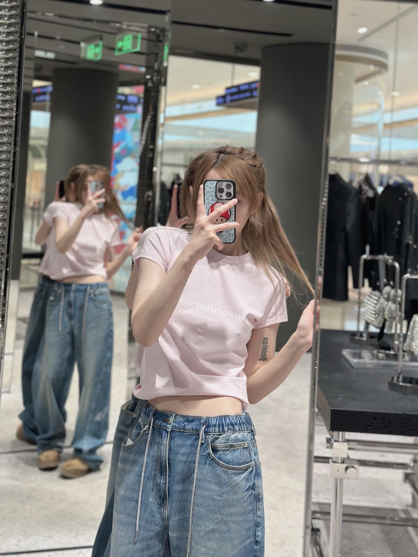 NO:762203,Aw* 26SS new spring and summer letter printed full crystal hot diamond slim fit short-sleeved round neck T-shirt | Exclusively developed by yb!  Top quality production!  Highly elastic and skin-friendly cotton blended fabric, soft, breathable and close to the body shape. Slim-fitting and slightly short version, highly tolerant to the figure. Small round neck + slim-fitting short cut, accurately outlines the waistline, easily creating a waist-baring hot girl style. It can highlight the curves without being too tight, suitable for hot girls of all shapes. Ready for sale S/M/L,, T-shirt, tees, t-shirt,19860909Aw* 26SS春夏新款 字母印花满水晶烫钻修身短袖圆领T恤丨独家yb开发！顶级高版出品！高弹亲肤的棉质混纺面料,软糯透气且贴合身形,修身微短版型,对身材包容度高,小圆领+修身短款剪裁,精准勾勒腰线,轻松打造露腰辣妹风.既能凸显曲线又不会过于紧绷,适配各种身材的辣妹穿搭.现货发售S/M/L,,T-shirt,tees，t-shirt,,Women's clothing