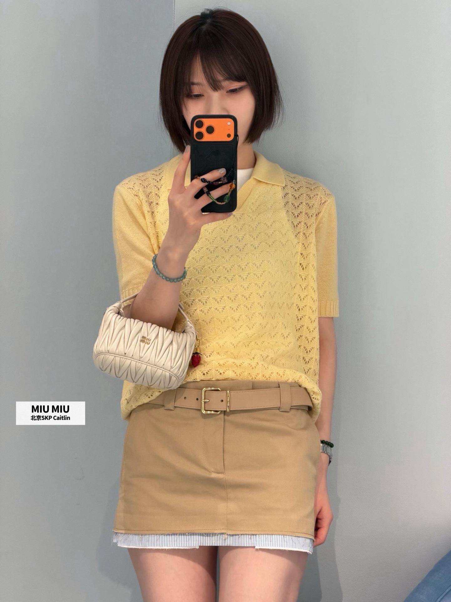 NO:790723,Miu* 26Ss new spring and summer style light yellow hollow Polo collar knitted top | Exclusively developed by yb!  Top quality production!  Low saturation cream light yellow, like spring sunshine wrapped around the body, whitening and lining the skin tone, three-dimensional love/wavy hollow texture, light and breathable without sweating, small lapel design neatly reduces age, V-shaped placket to modify the neck line, layered shirts/white T-shirts can be worn to create a sense of layering, unlocking the ability to wear multiple clothes. Ready for sale S/M/L,, miumiu, shirts,19860909Miu* 26Ss春夏新款 淡黄色镂空Polo领针织上衣丨独家yb开发！顶级高版出品！低饱和奶油淡黄色,像春日阳光裹在身上,显白又衬肤色,立体爱心/波浪形镂空织纹,轻薄透气不闷汗,小翻领设计利落减龄,V型门襟修饰脖颈线条,叠穿衬衫/内搭白T都能穿出层次感,解锁一衣多穿.现货发售S/M/L,,miumiu,shirts,,Women's clothing