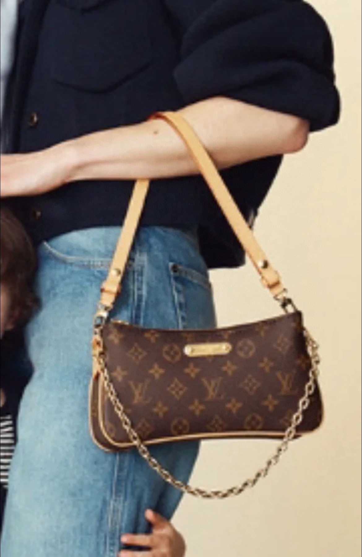 Louis Vuitton Liv pochette handbagM83008 presbyopia high-end picture