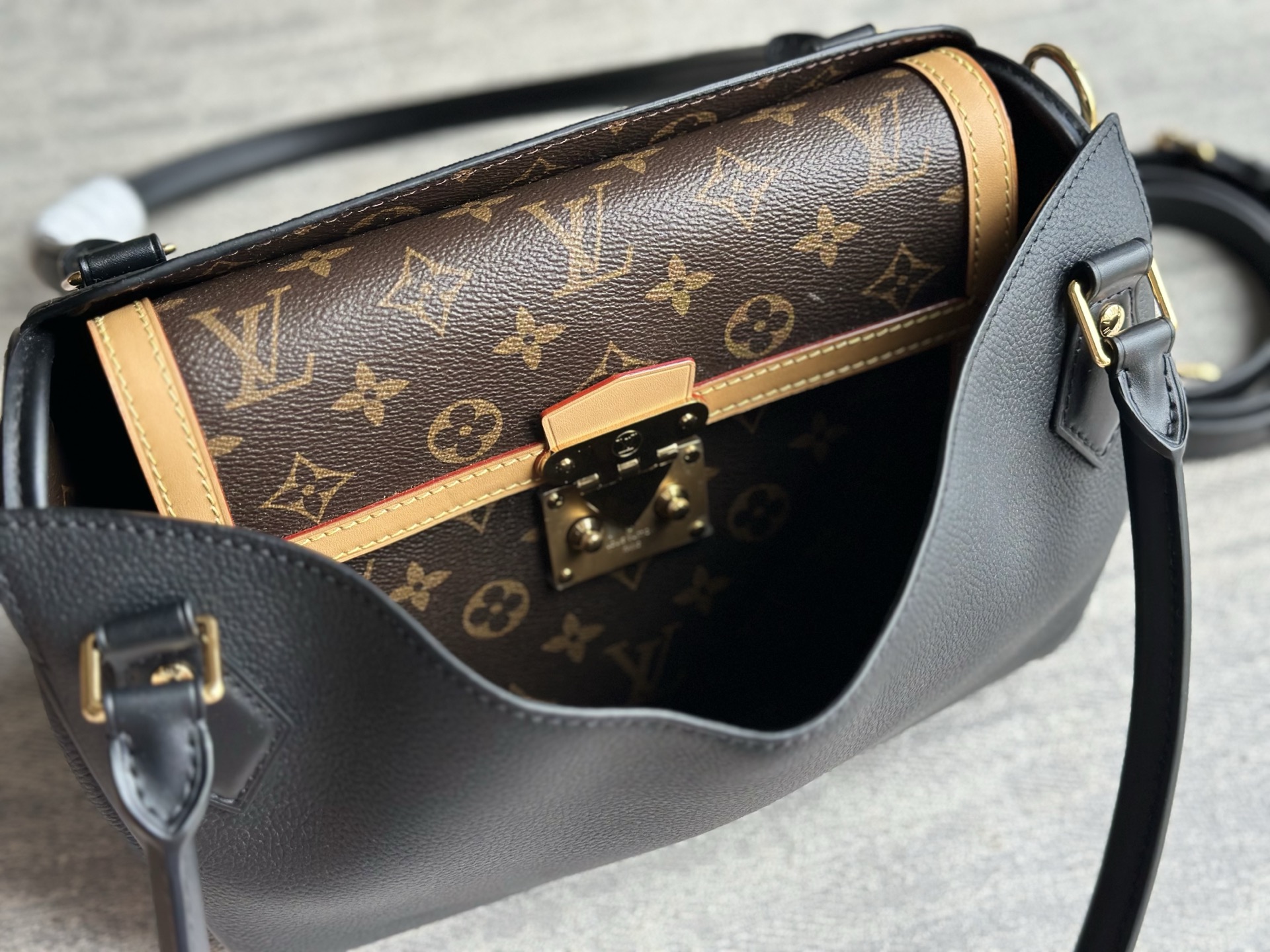 루이비통(CD) M30327 가방 Louis Vuitton Bag 썸네일 이미지