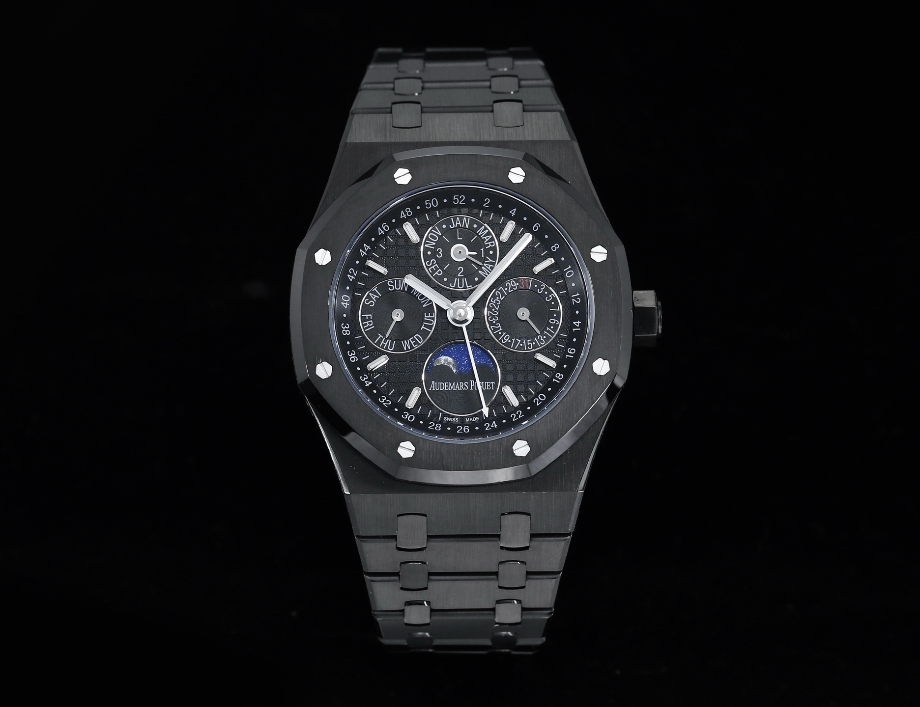 NO:715007,BBS Audemars Piguet Royal Oak series, complex function perpetual calendar watch. Model 26574ST.OO.1220ST.01 is the only one in the industry that realizes the original function. The noble watch Audemars Piguet Royal Oak series perpetual calendar watch, with its noble and elegant blue plate and cool stainless steel case, perfectly embodies Audemars Piguet's aesthetic design and extremely high technology of complex functions. The case is made of 316L stainless steel with a diameter of 41 mm.  Thickness 11.4mm. Blue dial engraved with 'Grande Tapisserie' large plaid decoration, blue dial, three-dimensional time scale, faceted hands covered with luminous coating. Three sub-dials showing calendar function and moon phase display panel are symmetrically distributed on the dial, showing hours, minutes, day of the week, date, weekly calendar, month, moon phase and leap year information in an orderly manner. It is truly the only version. Sapphire anti-glare treatment makes the overall watch more transparent and bright.  Equipped with a one-to-one modified and customized restored Caliber 5134 automatic movement. It can be called a graduate product. The number of this watch is Ref. 26574ST.OO.1220ST.01,,audemars19860909BBS 爱彼 皇家橡树系列 ,复杂功能万年历腕表.型号26574ST.OO.1220ST.01 业内唯一实现原版功能. 贵族钟表 爱彼皇家橡树系列万年历腕表,高贵优雅的蓝盘配上冷艳精钢表壳,完美体现爱彼美学设计及复杂功能的极高技术. 表壳采用316L精钢,直径41毫米. 厚度11.4mm.蓝色表盘镌刻“Grande Tapisserie”大格纹装饰,蓝色表盘,立体时标、刻面指针覆盖夜光涂层.三个显示日历功能的副表盘以及月相显示盘对称分布于表盘之上,井然有序地显示出小时、分钟、星期、日期、周历、月份、月相和闰年信息.真正唯一对版.蓝宝石防眩光处理让整体手表更加通透明亮. 搭载一比一改装定制还原Calibre 5134自动上链机芯.堪称毕业的产品. 这枚腕表的编号是Ref. 26574ST.OO.1220ST.01,,audemars,Watch