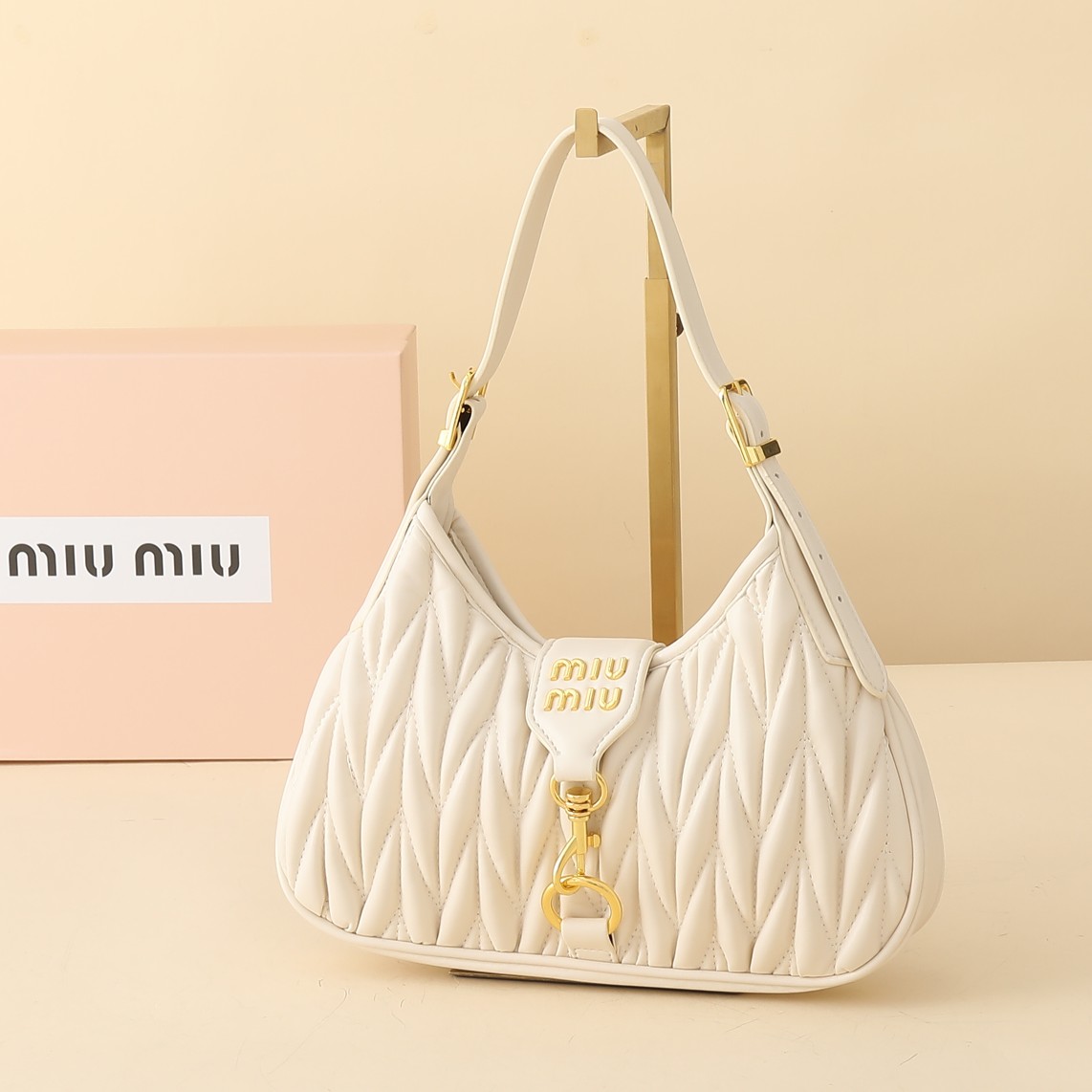 MiuMiu Taschen Umhängetaschen  & Schultertaschen Baumwolle Lammfell Schaffell Fashion Unterarm