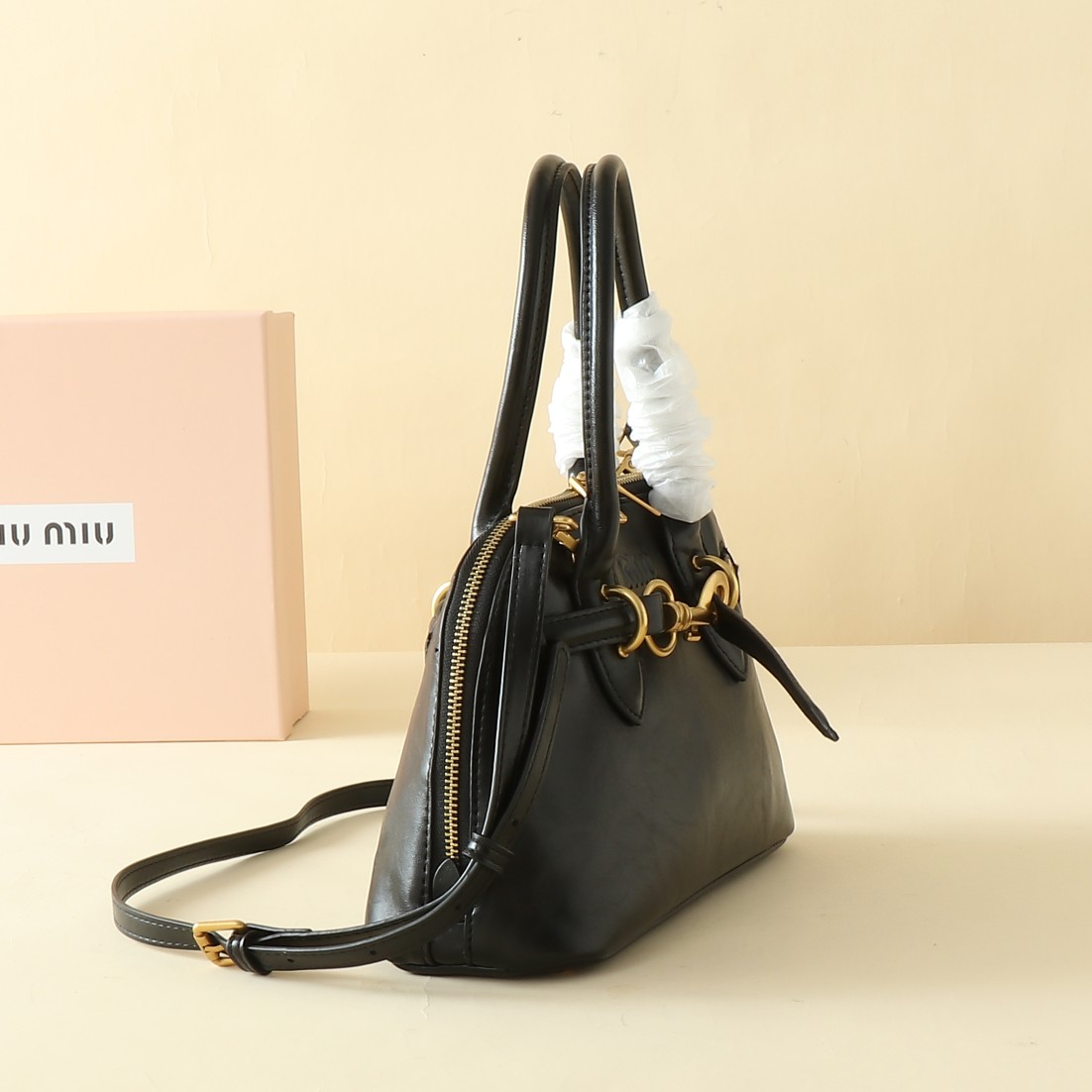 🍒M家🍒  🪹｛首批出货
MIUMI*Aventure双向拉链包☁️
新款包设计复古怀旧 羊皮柔软质感看