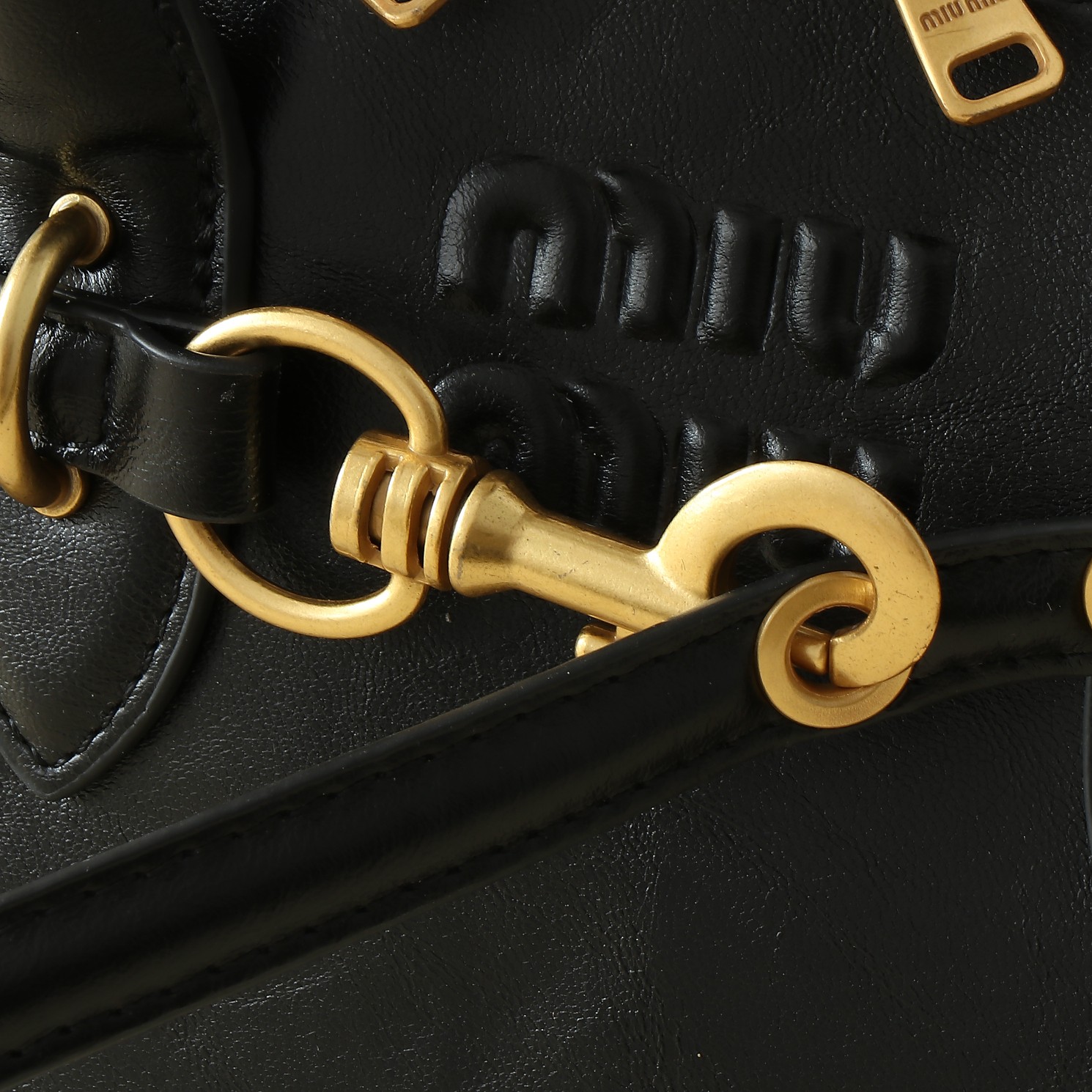 🍒M家🍒  🪹｛首批出货
MIUMI*Aventure双向拉链包☁️
新款包设计复古怀旧 羊皮柔软质感看