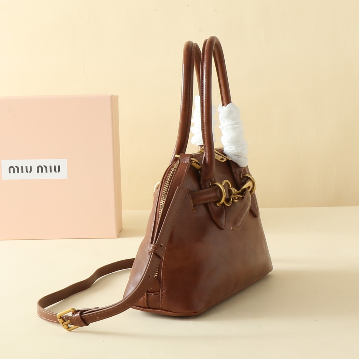 🍒M家🍒  🪹｛首批出货
MIUMI*Aventure双向拉链包☁️
新款包设计复古怀旧 羊皮柔软质感看