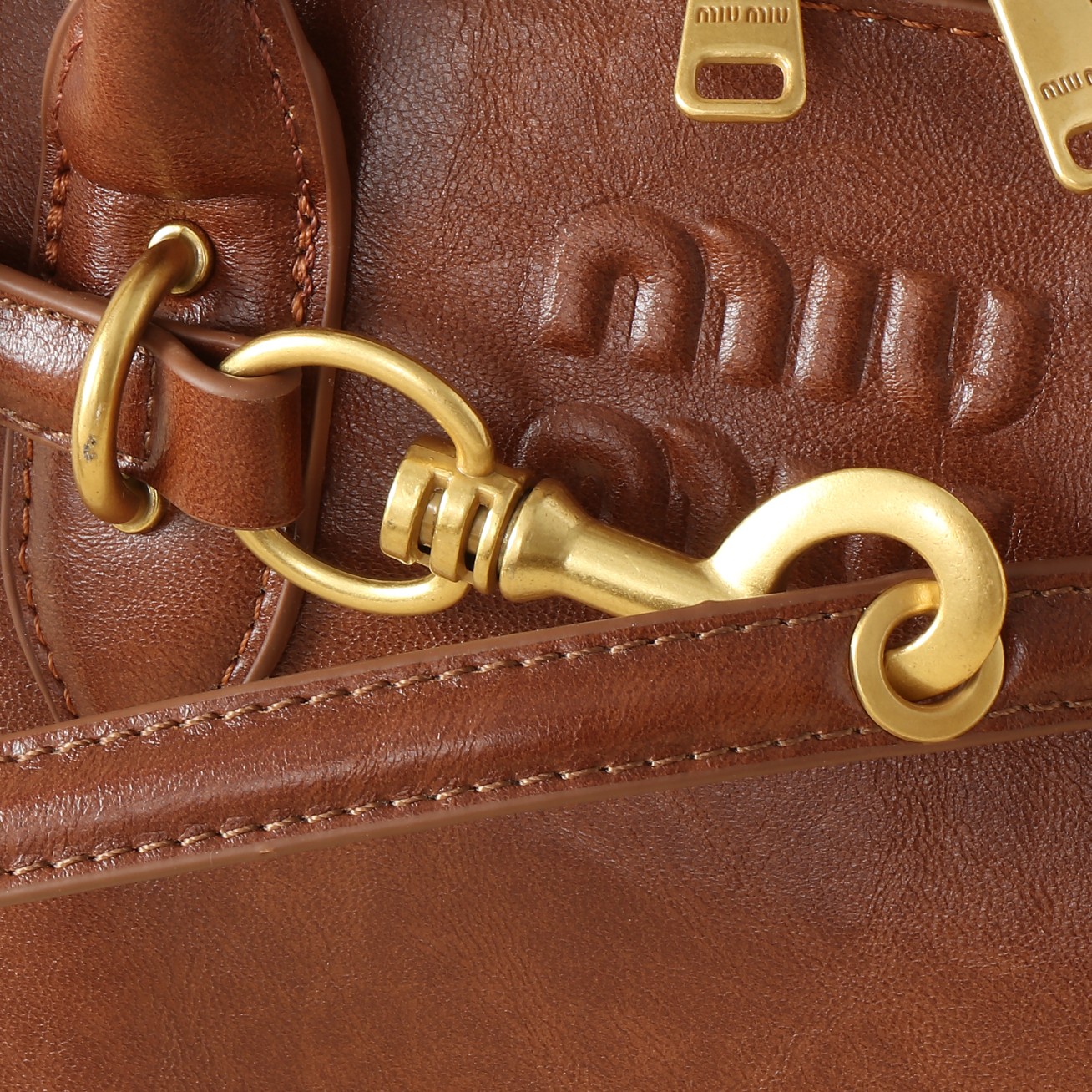 🍒M家🍒  🪹｛首批出货
MIUMI*Aventure双向拉链包☁️
新款包设计复古怀旧 羊皮柔软质感看