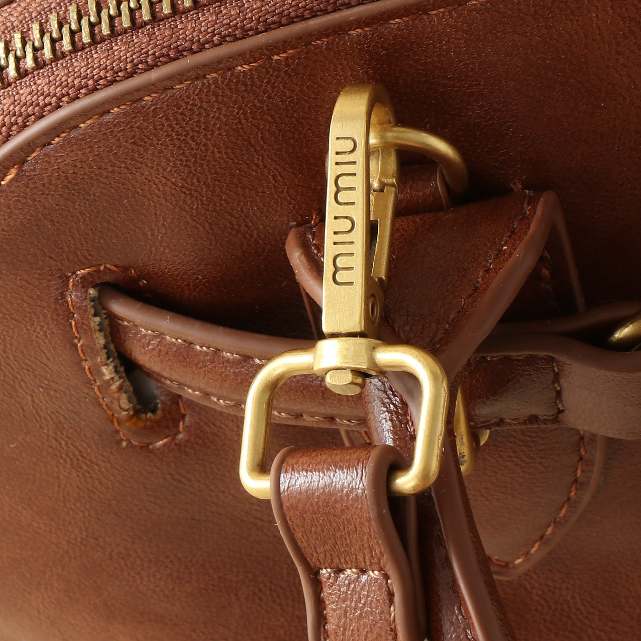 🍒M家🍒  🪹｛首批出货
MIUMI*Aventure双向拉链包☁️
新款包设计复古怀旧 羊皮柔软质感看