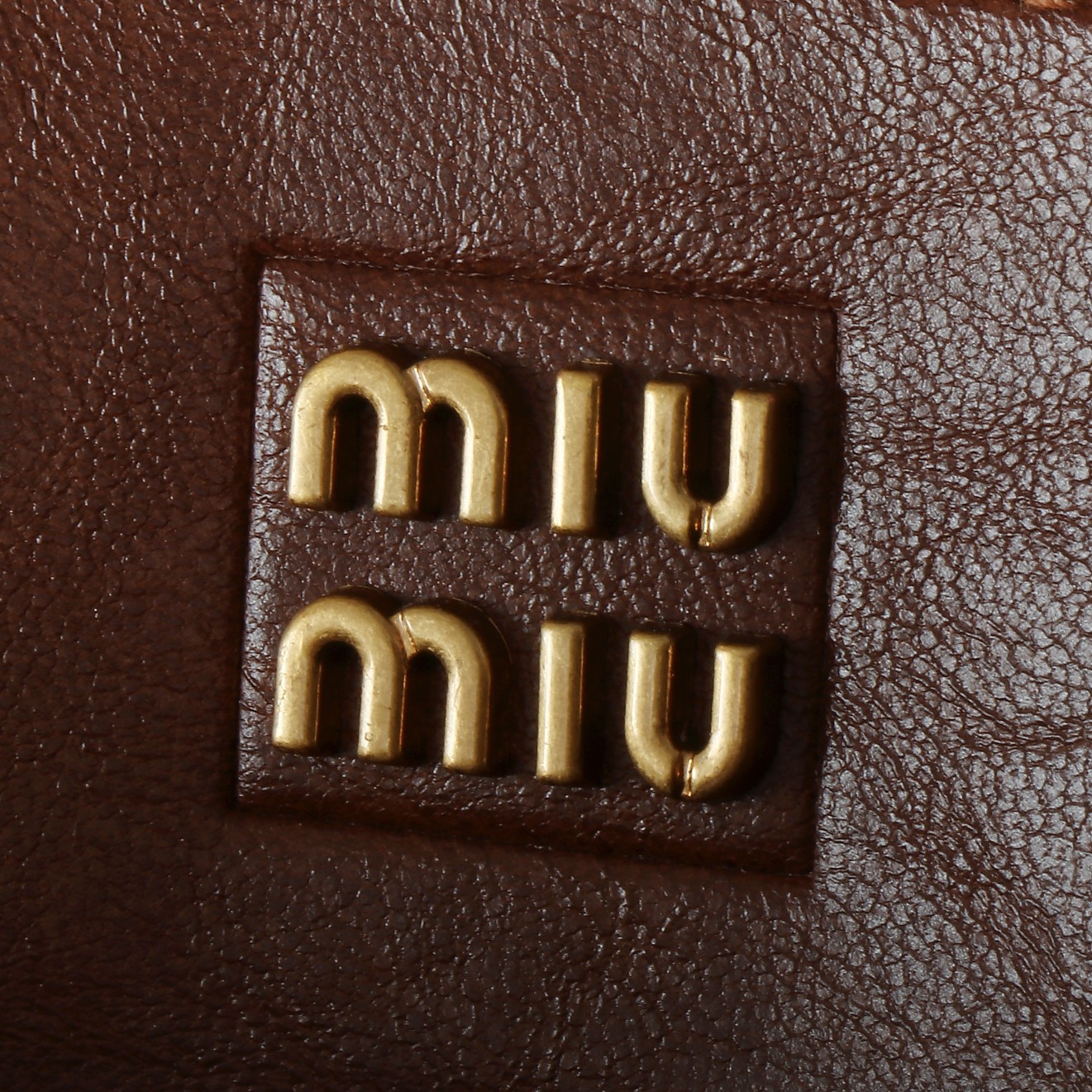 🍒M家🍒  🪹｛首批出货
MIUMI*Aventure双向拉链包☁️
新款包设计复古怀旧 羊皮柔软质感看