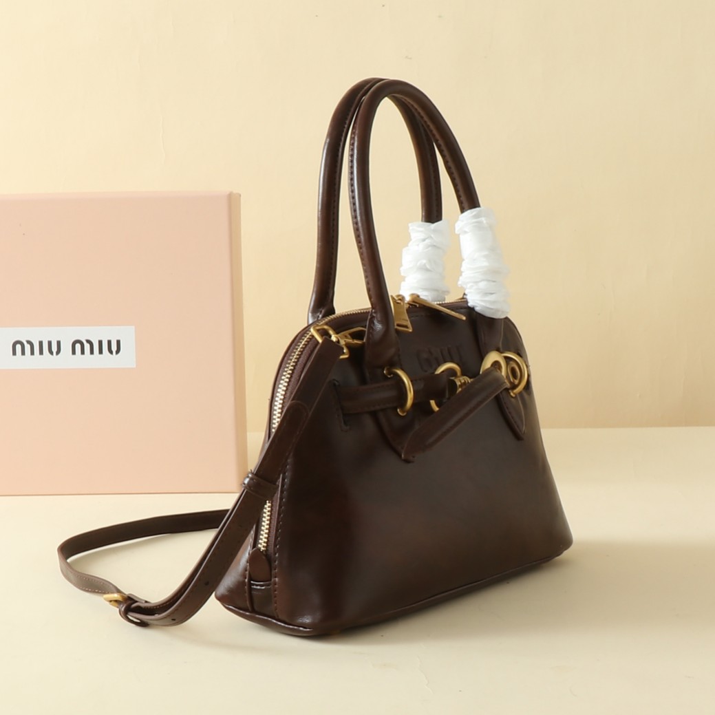 🍒M家🍒  🪹｛首批出货
MIUMI*Aventure双向拉链包☁️
新款包设计复古怀旧 羊皮柔软质感看