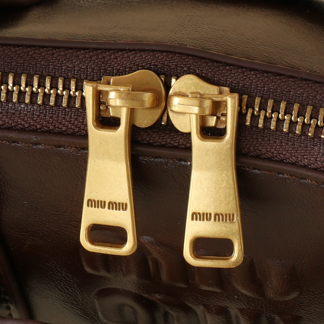 🍒M家🍒  🪹｛首批出货
MIUMI*Aventure双向拉链包☁️
新款包设计复古怀旧 羊皮柔软质感看