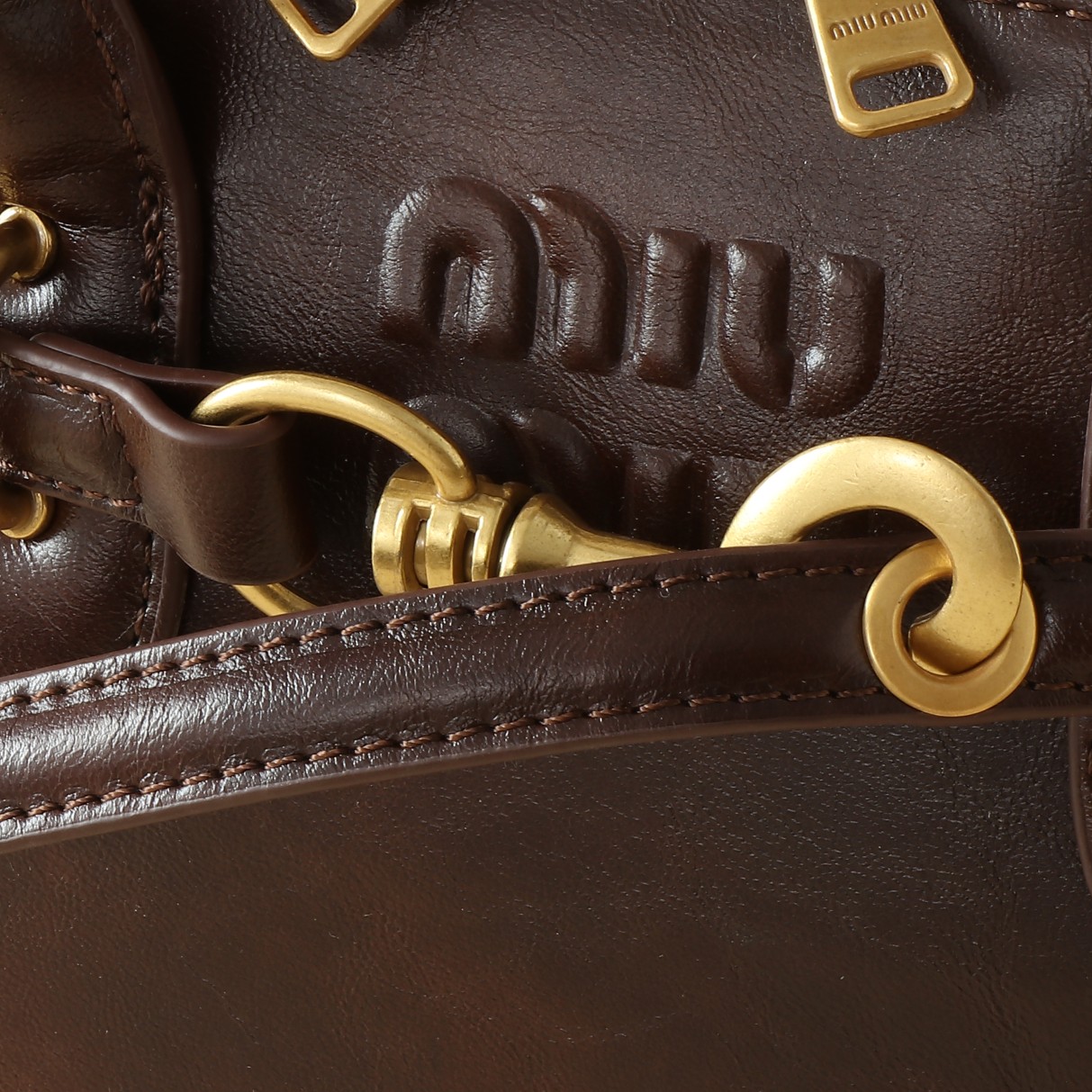 🍒M家🍒  🪹｛首批出货
MIUMI*Aventure双向拉链包☁️
新款包设计复古怀旧 羊皮柔软质感看