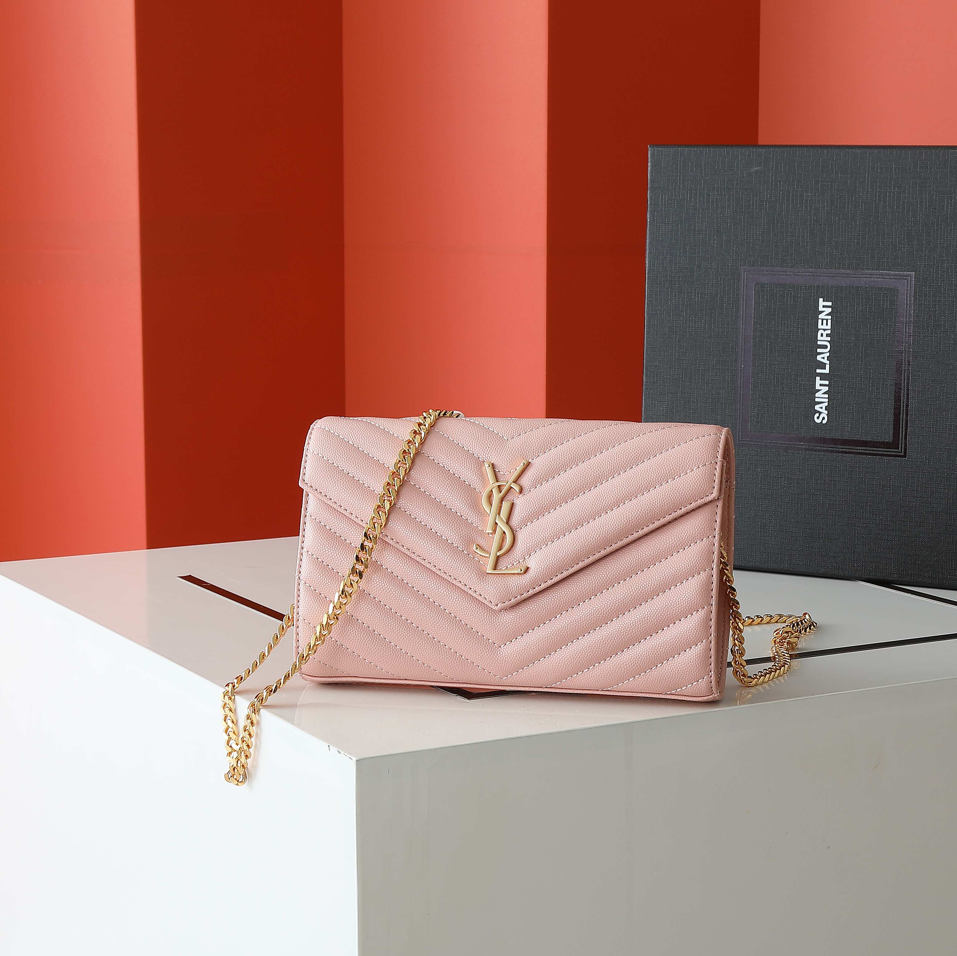 黑色金扣高品质✨真正高质量，经典爆款🔥圣家-正面翻盖皮夹，附可拆卸金属链条，金属互扣式 Y 标志，提花凸