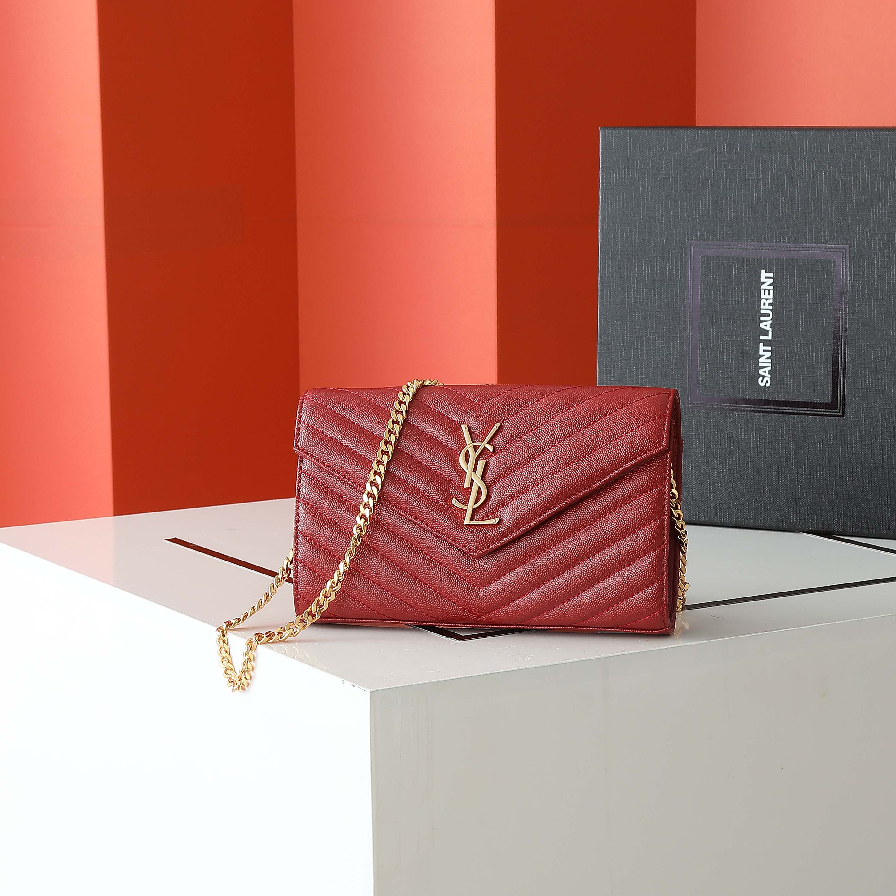 黑色金扣高品质✨真正高质量，经典爆款🔥圣家-正面翻盖皮夹，附可拆卸金属链条，金属互扣式 Y 标志，提花凸