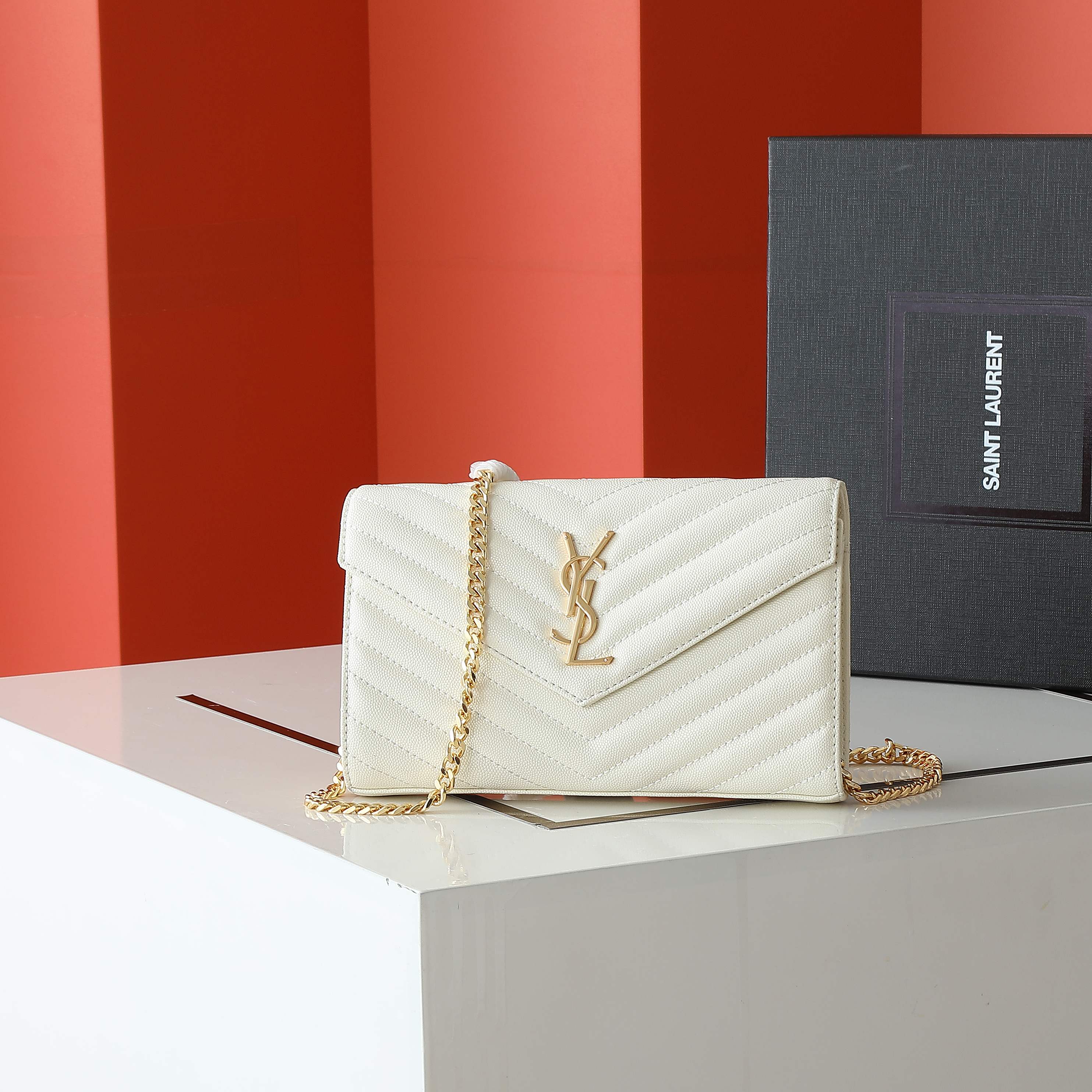 黑色金扣高品质✨真正高质量，经典爆款🔥圣家-正面翻盖皮夹，附可拆卸金属链条，金属互扣式 Y 标志，提花凸