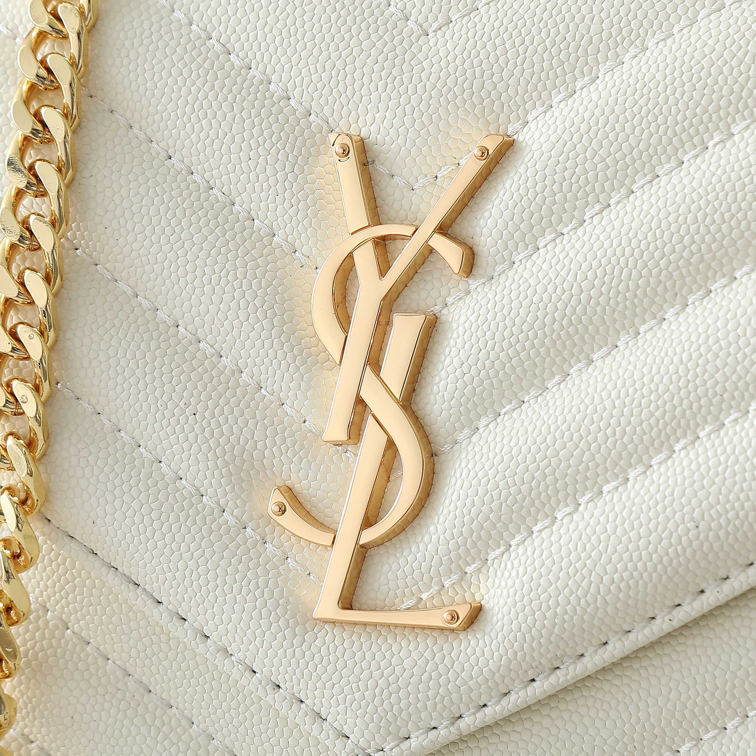 黑色金扣高品质✨真正高质量，经典爆款🔥圣家-正面翻盖皮夹，附可拆卸金属链条，金属互扣式 Y 标志，提花凸