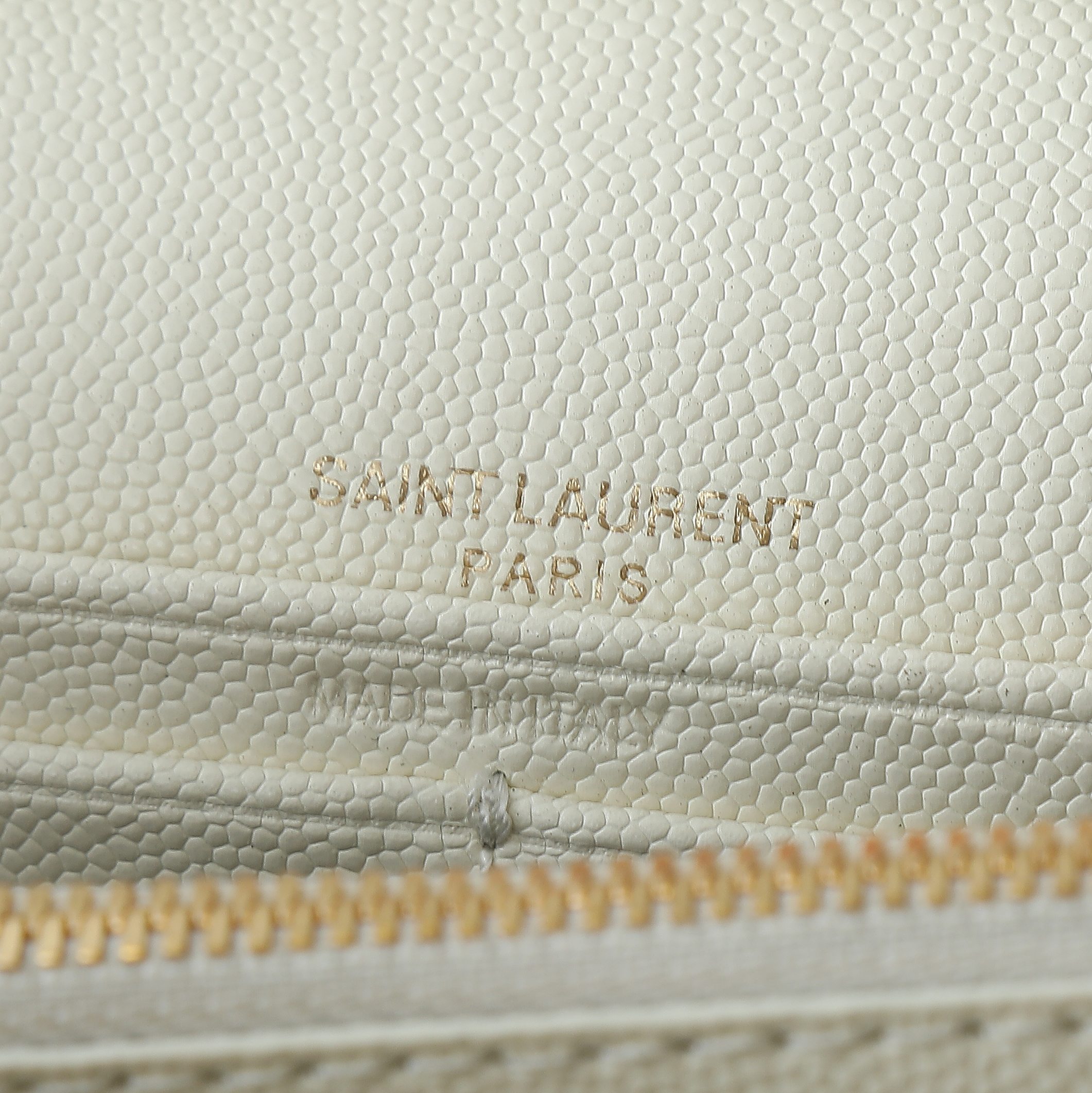 黑色金扣高品质✨真正高质量，经典爆款🔥圣家-正面翻盖皮夹，附可拆卸金属链条，金属互扣式 Y 标志，提花凸