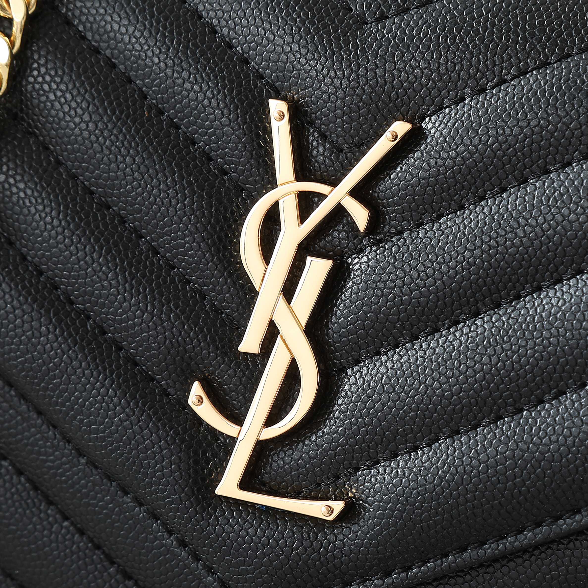 黑色金扣高品质✨真正高质量，经典爆款🔥圣家-正面翻盖皮夹，附可拆卸金属链条，金属互扣式 Y 标志，提花凸