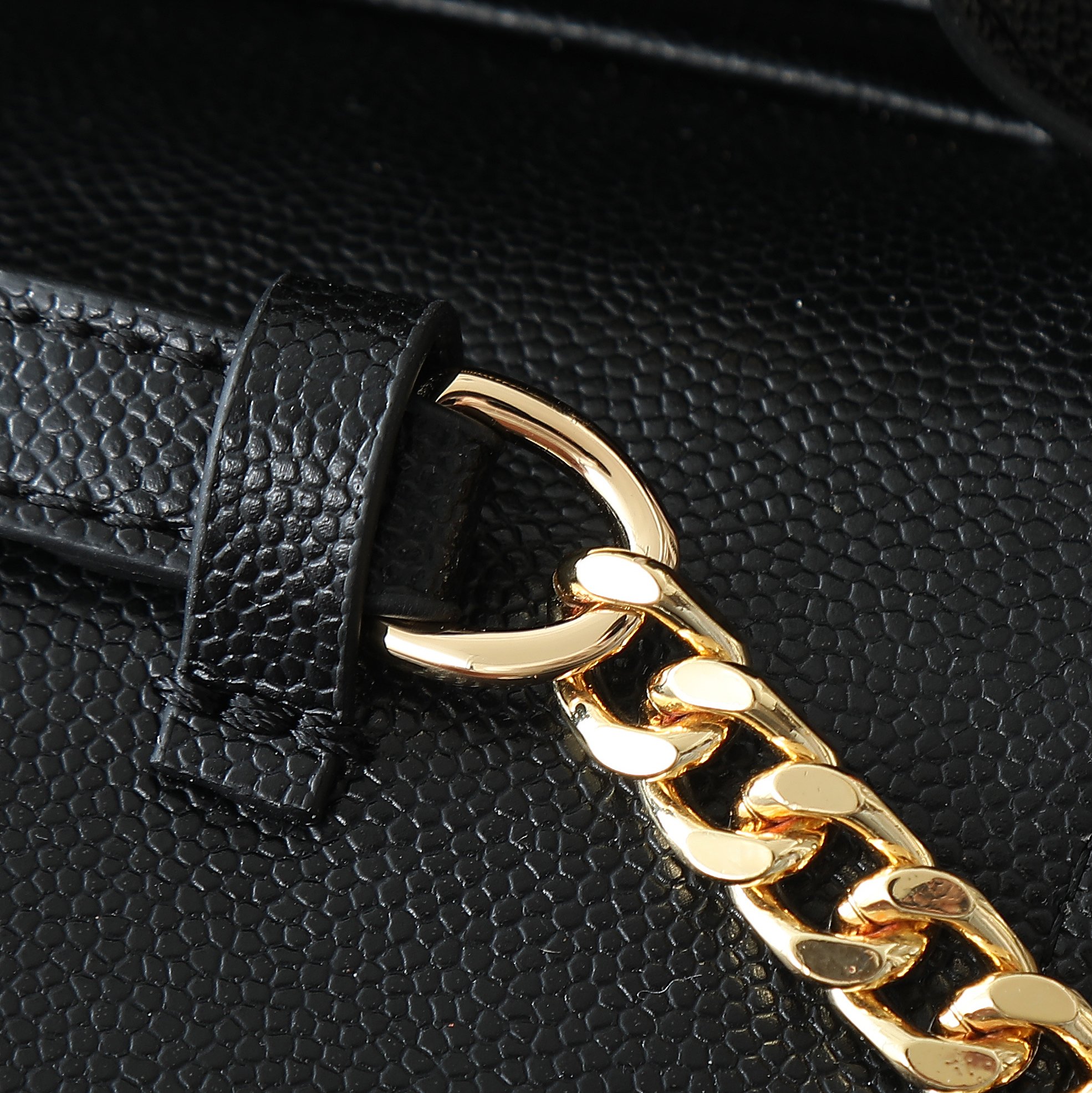 黑色金扣高品质✨真正高质量，经典爆款🔥圣家-正面翻盖皮夹，附可拆卸金属链条，金属互扣式 Y 标志，提花凸