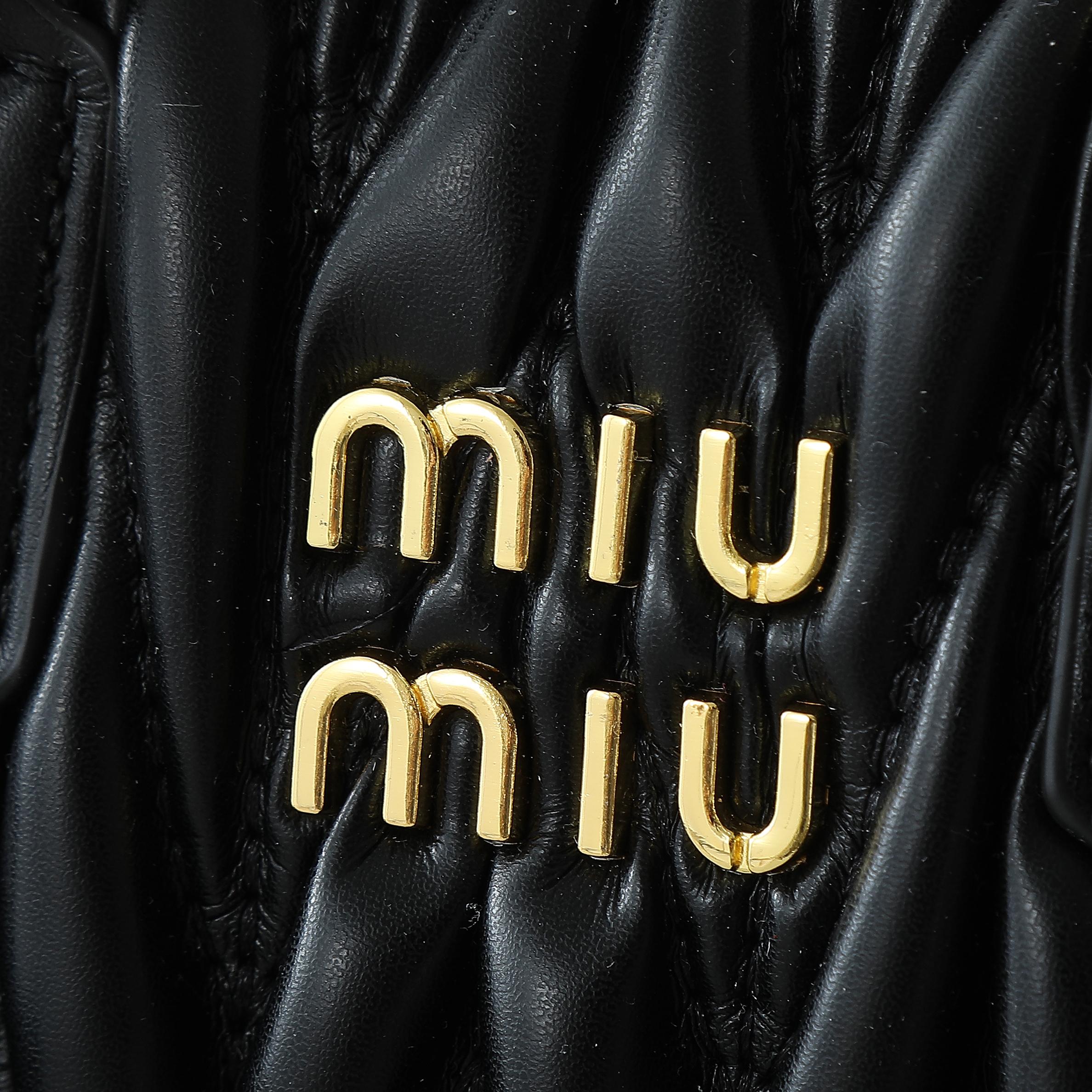 配盒秋冬到了，让miumiu的保龄球包为你扛大旗|||救命啊！！！这款保龄球包也太可爱了吧！
超百搭
必