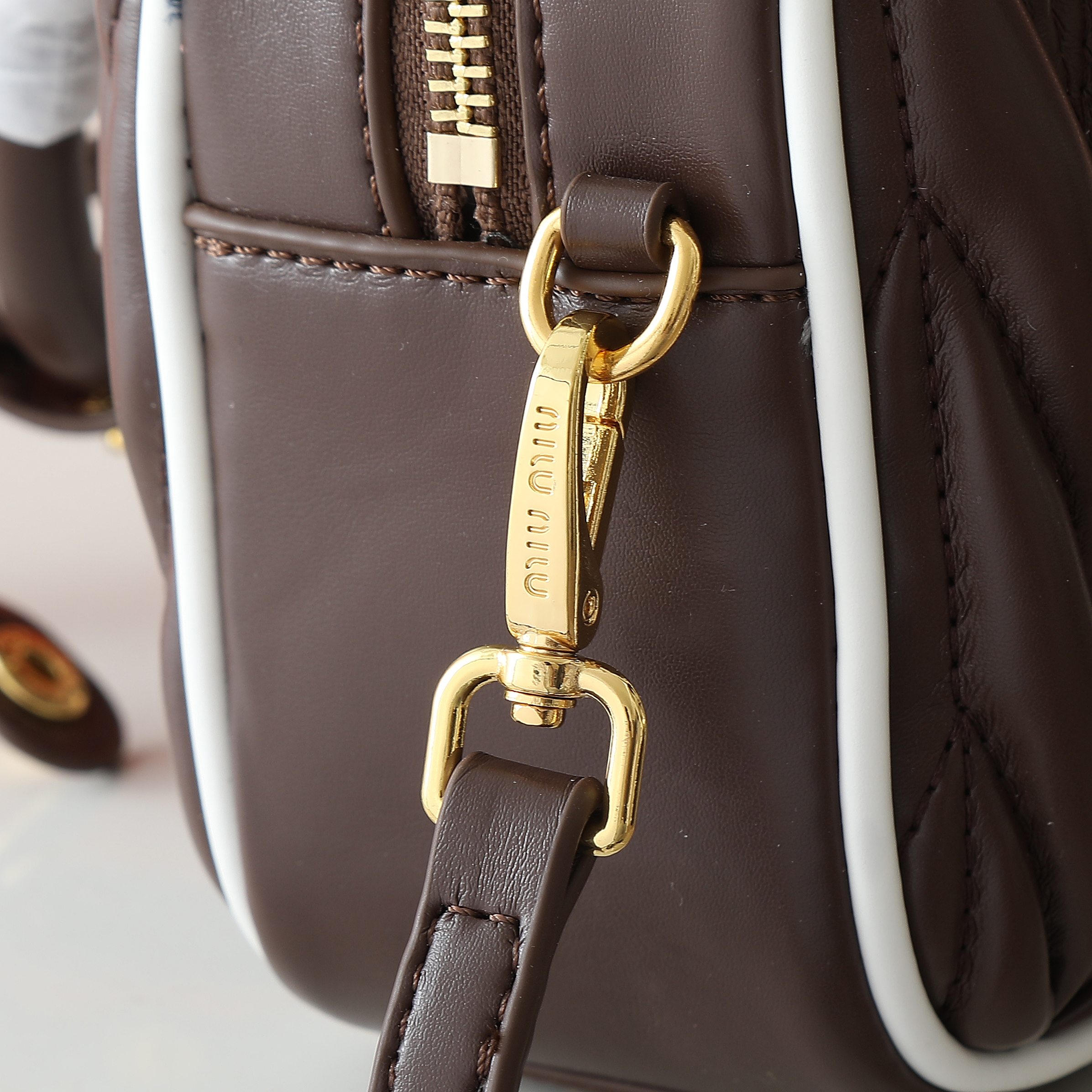 配盒秋冬到了，让miumiu的保龄球包为你扛大旗|||救命啊！！！这款保龄球包也太可爱了吧！
超百搭
必