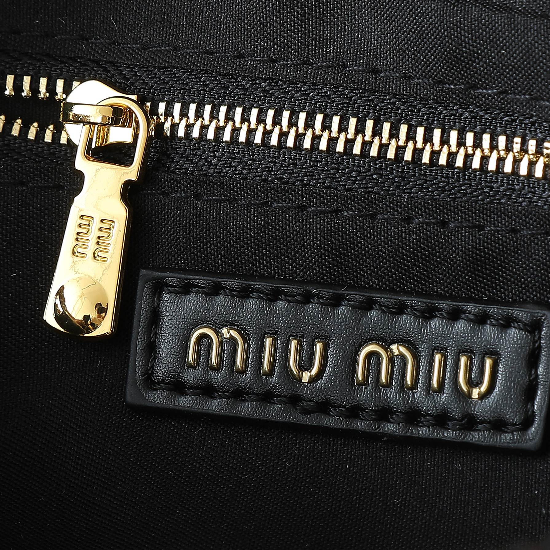 配盒秋冬到了，让miumiu的保龄球包为你扛大旗|||救命啊！！！这款保龄球包也太可爱了吧！
超百搭
必