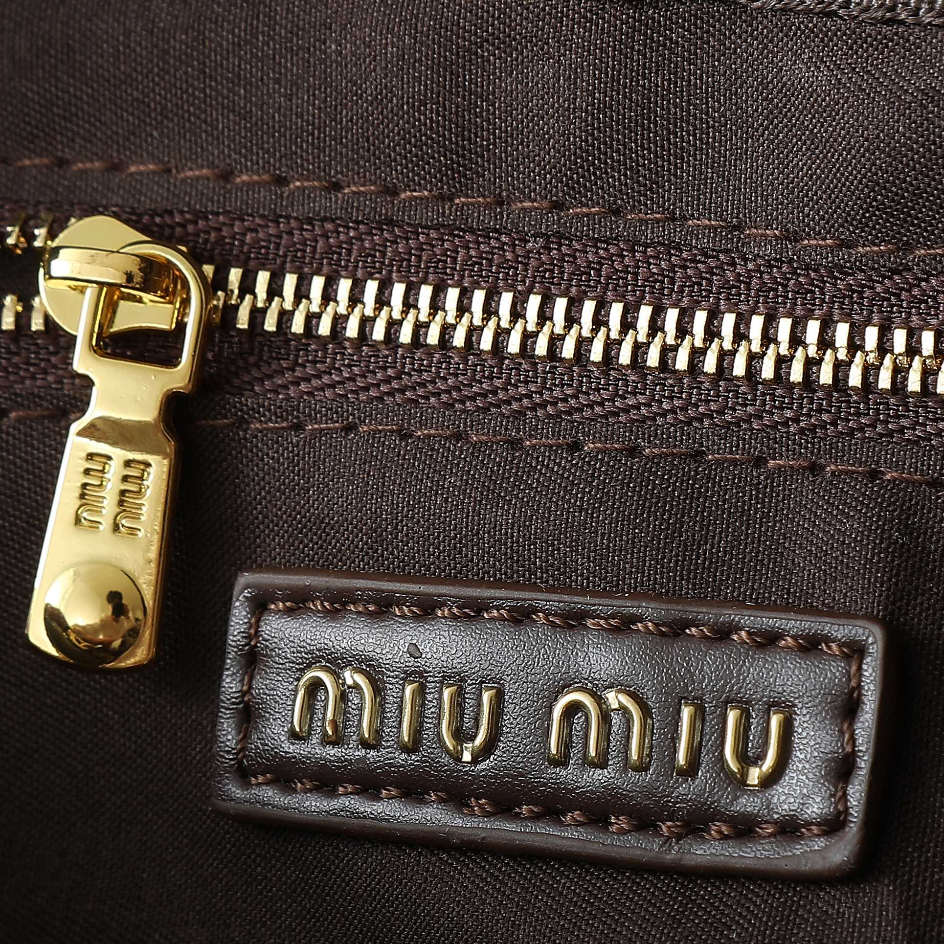 配盒秋冬到了，让miumiu的保龄球包为你扛大旗|||救命啊！！！这款保龄球包也太可爱了吧！
超百搭
必