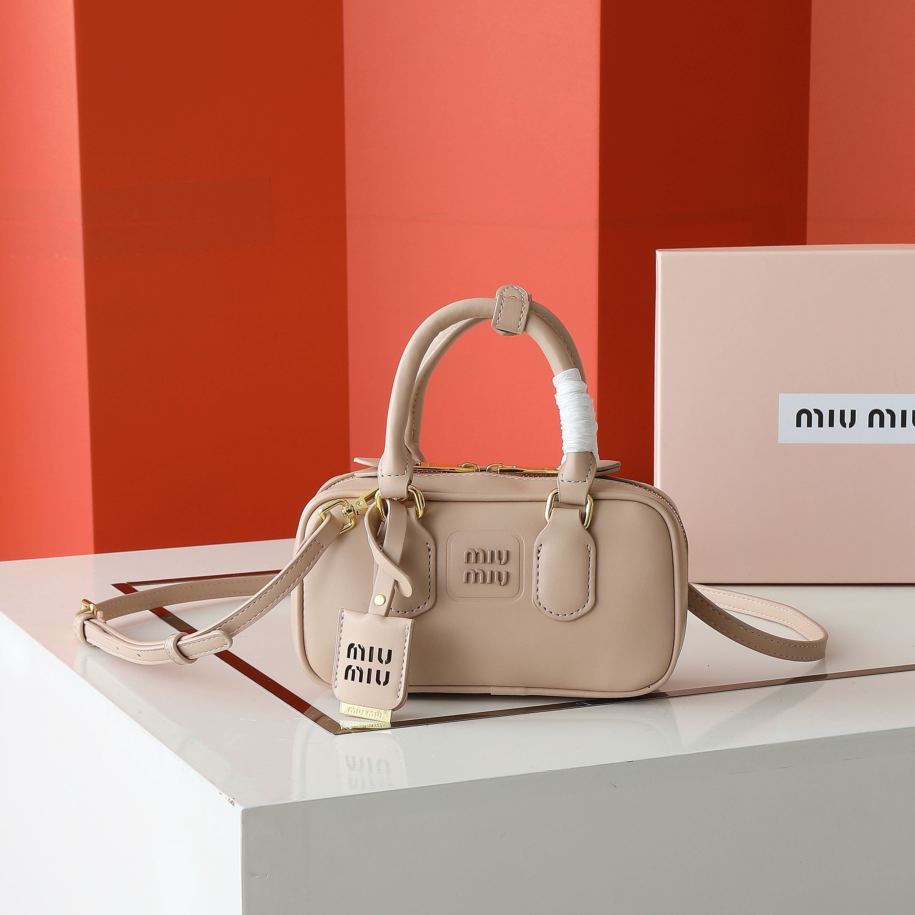 😘新款保龄球包包，官网主推，今年绝对爆款式，顶级进口小牛皮，独具风格matelasse图案，包身精致立体