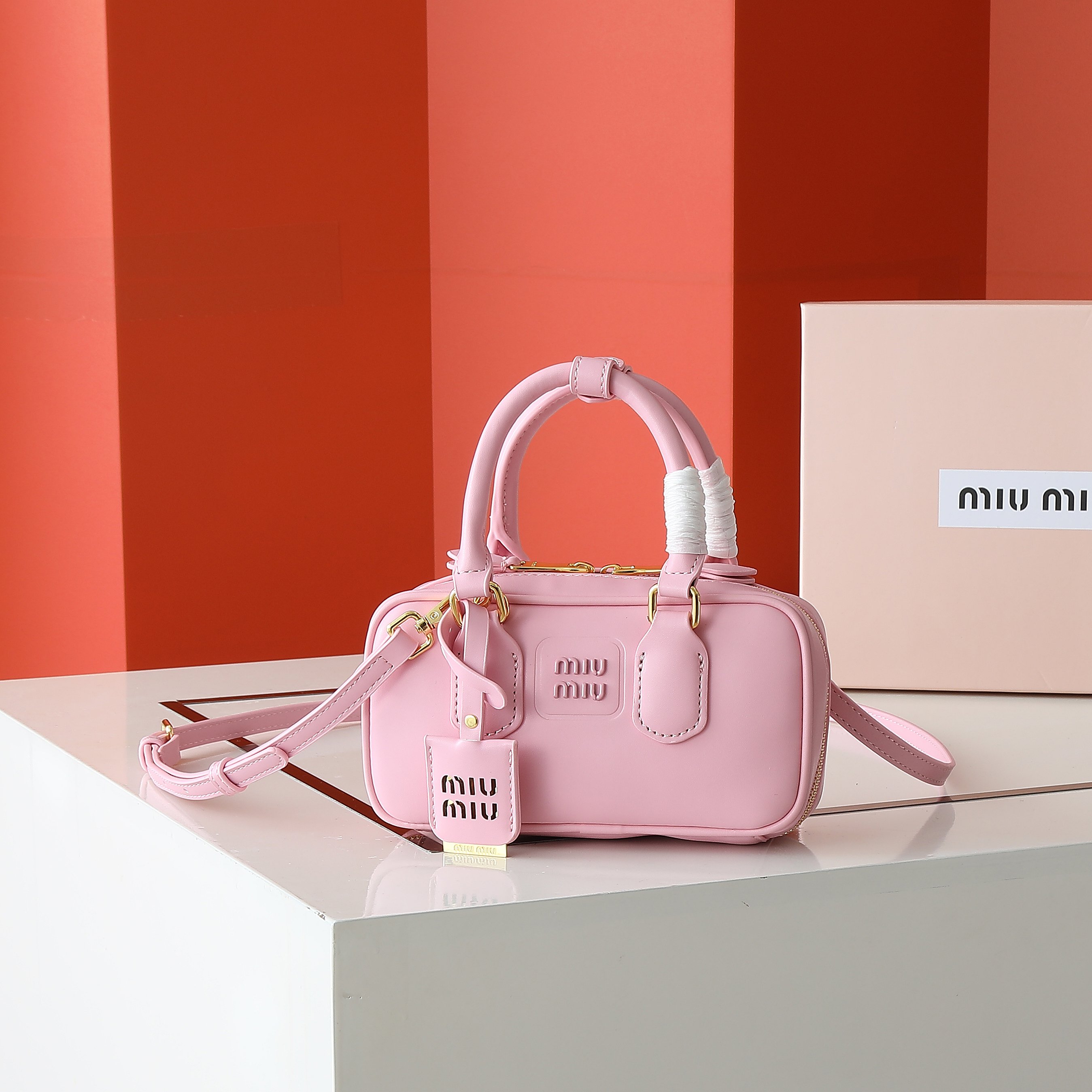 😘新款保龄球包包，官网主推，今年绝对爆款式，顶级进口小牛皮，独具风格matelasse图案，包身精致立体