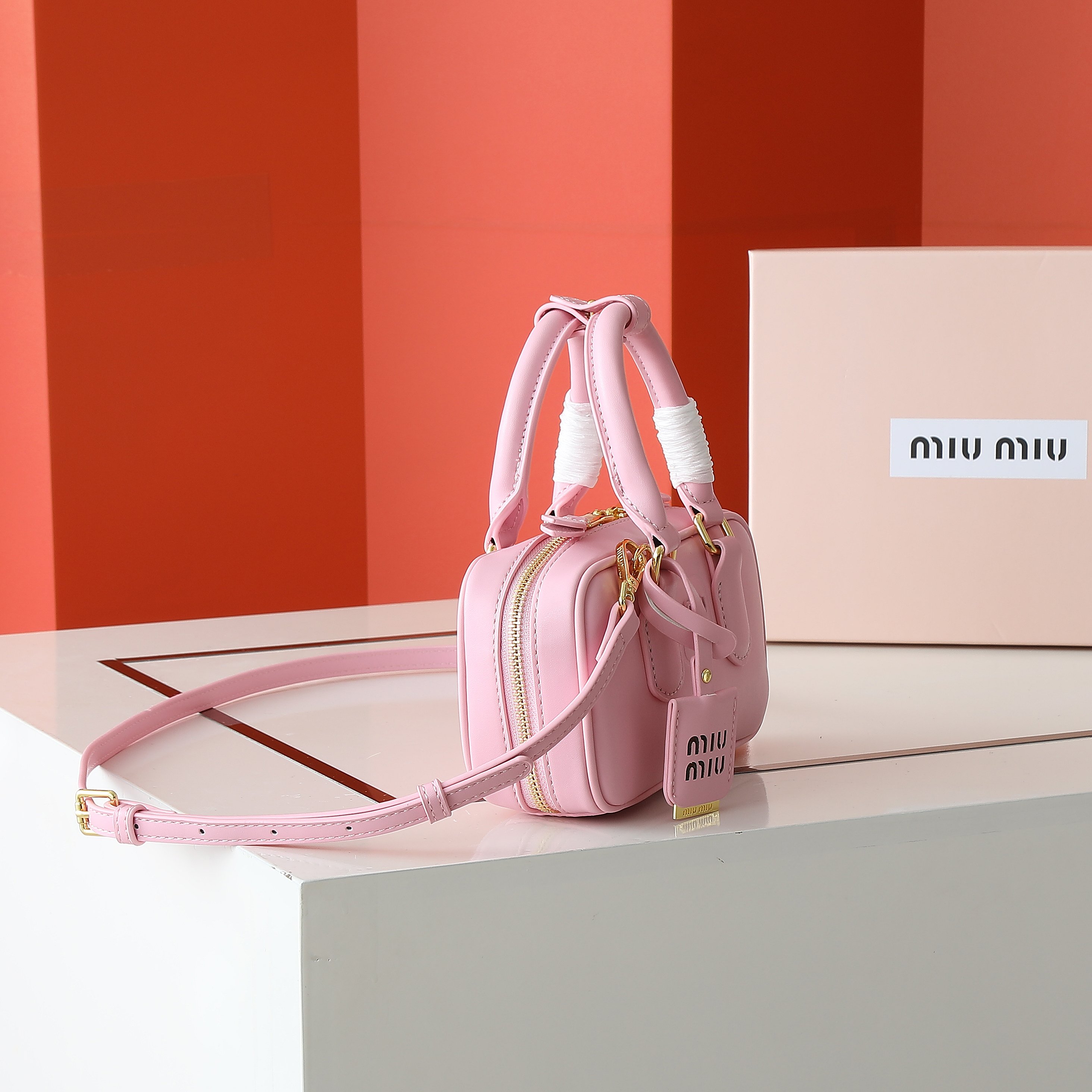 😘新款保龄球包包，官网主推，今年绝对爆款式，顶级进口小牛皮，独具风格matelasse图案，包身精致立体