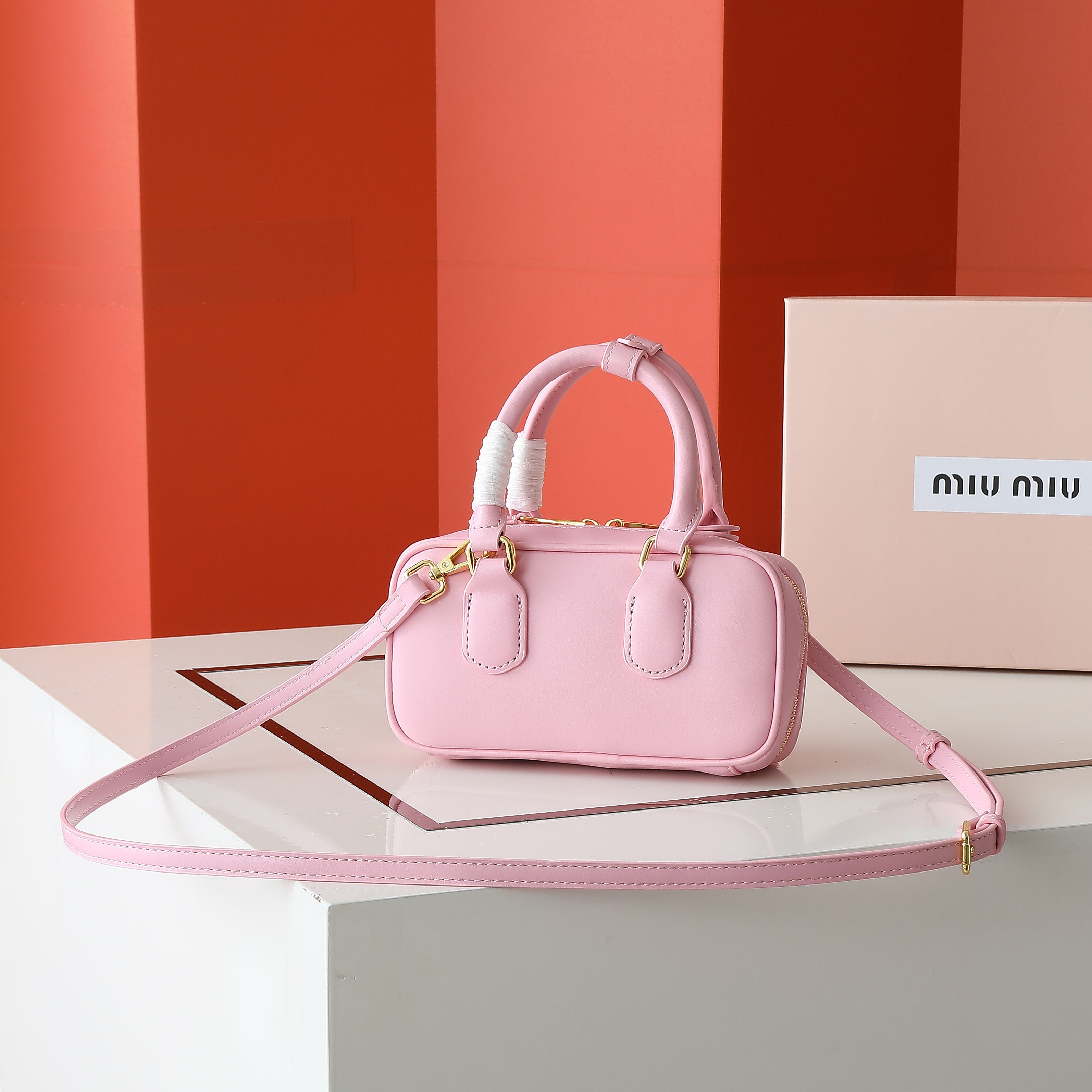 😘新款保龄球包包，官网主推，今年绝对爆款式，顶级进口小牛皮，独具风格matelasse图案，包身精致立体